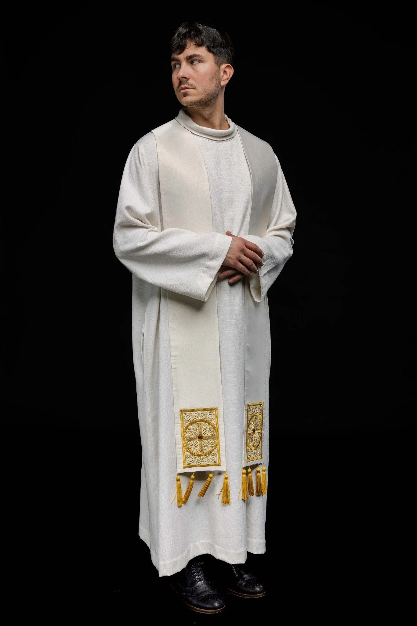 Embroidered priestly stole adorned with tassels in ecru - Image 4