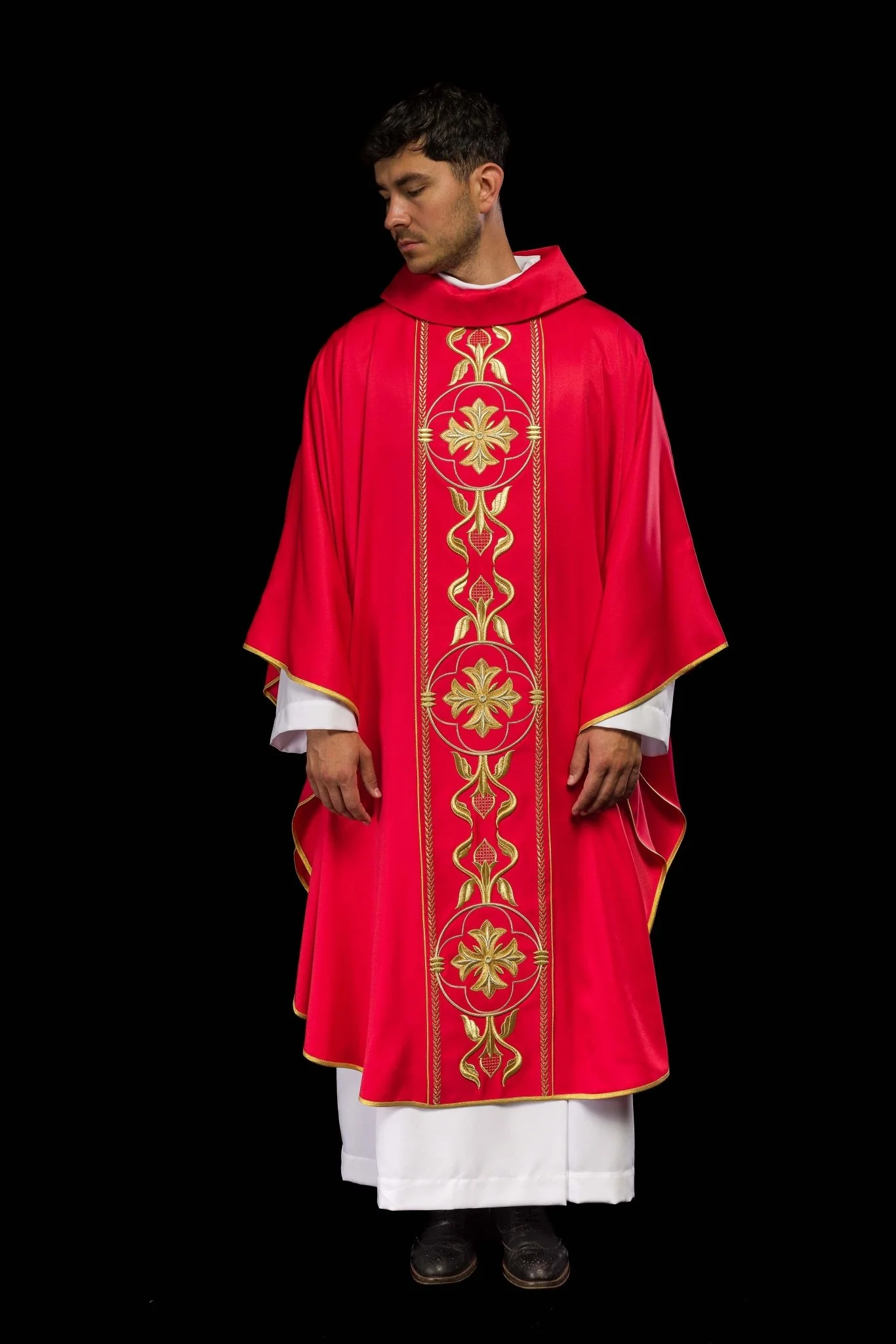Embroidered red chasuble with decorative band - Image 2