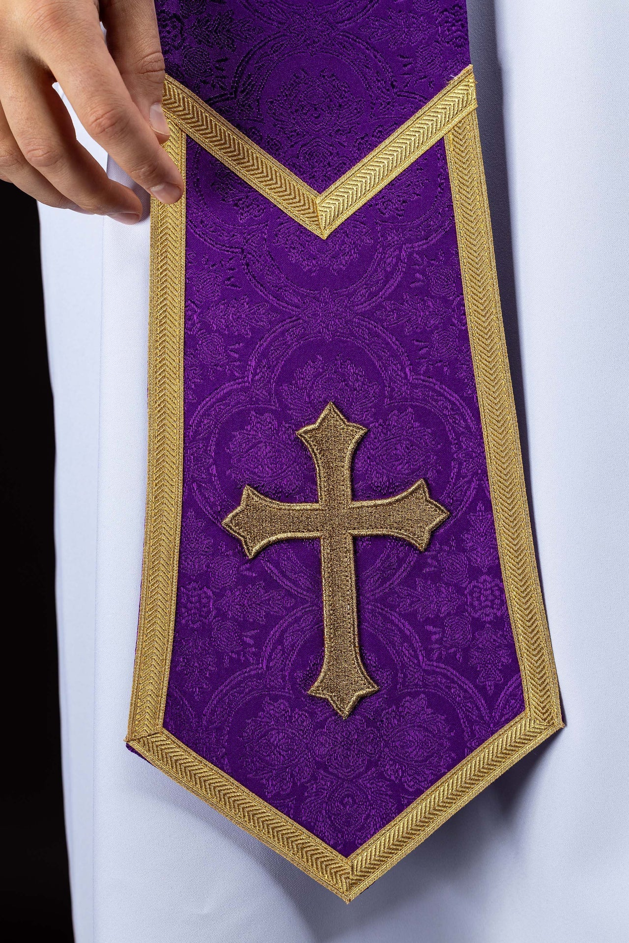 Embroidered stole with a Cross motif purple jacquard fabric - Image 2
