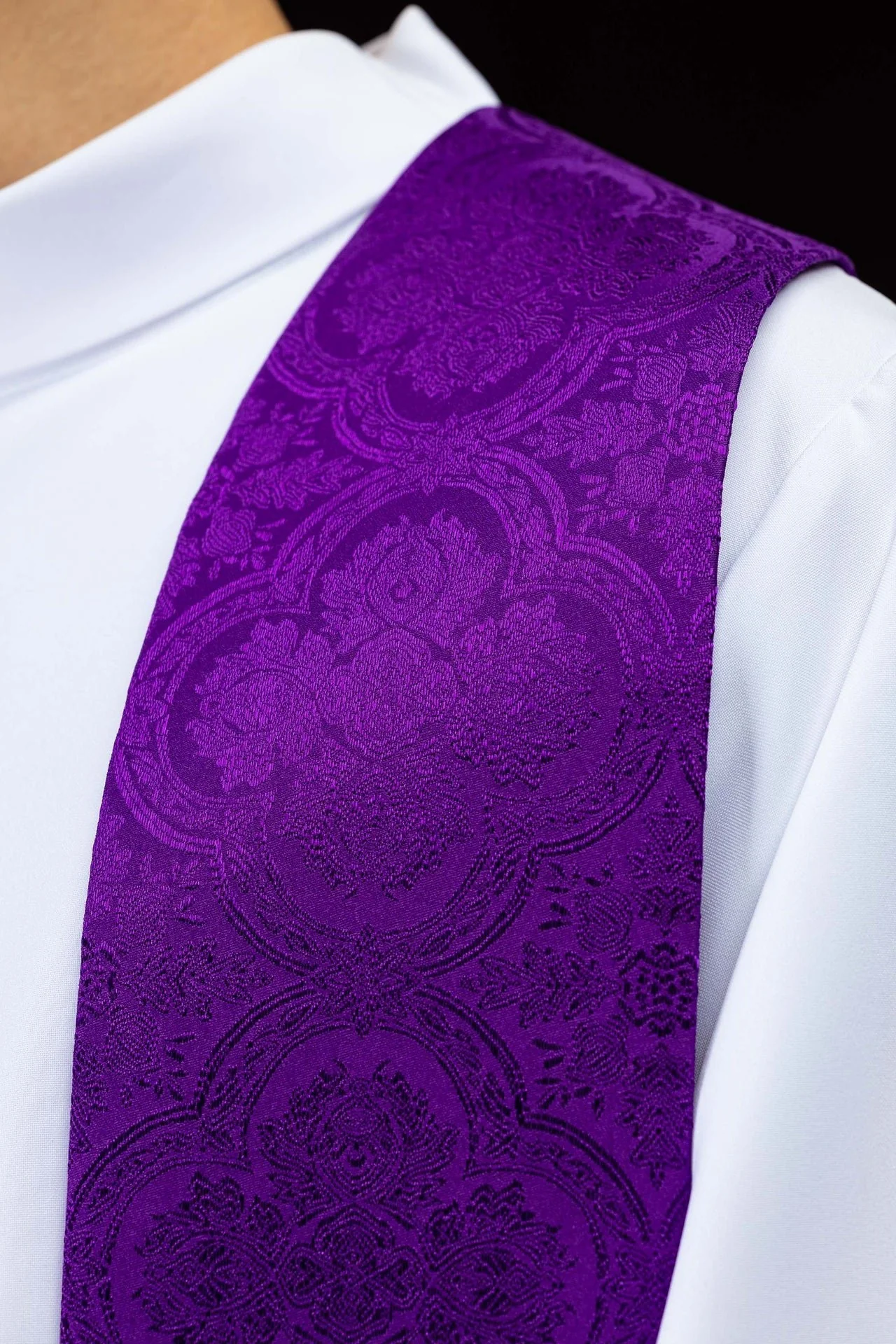 Embroidered stole with a Cross motif purple jacquard fabric - Image 4