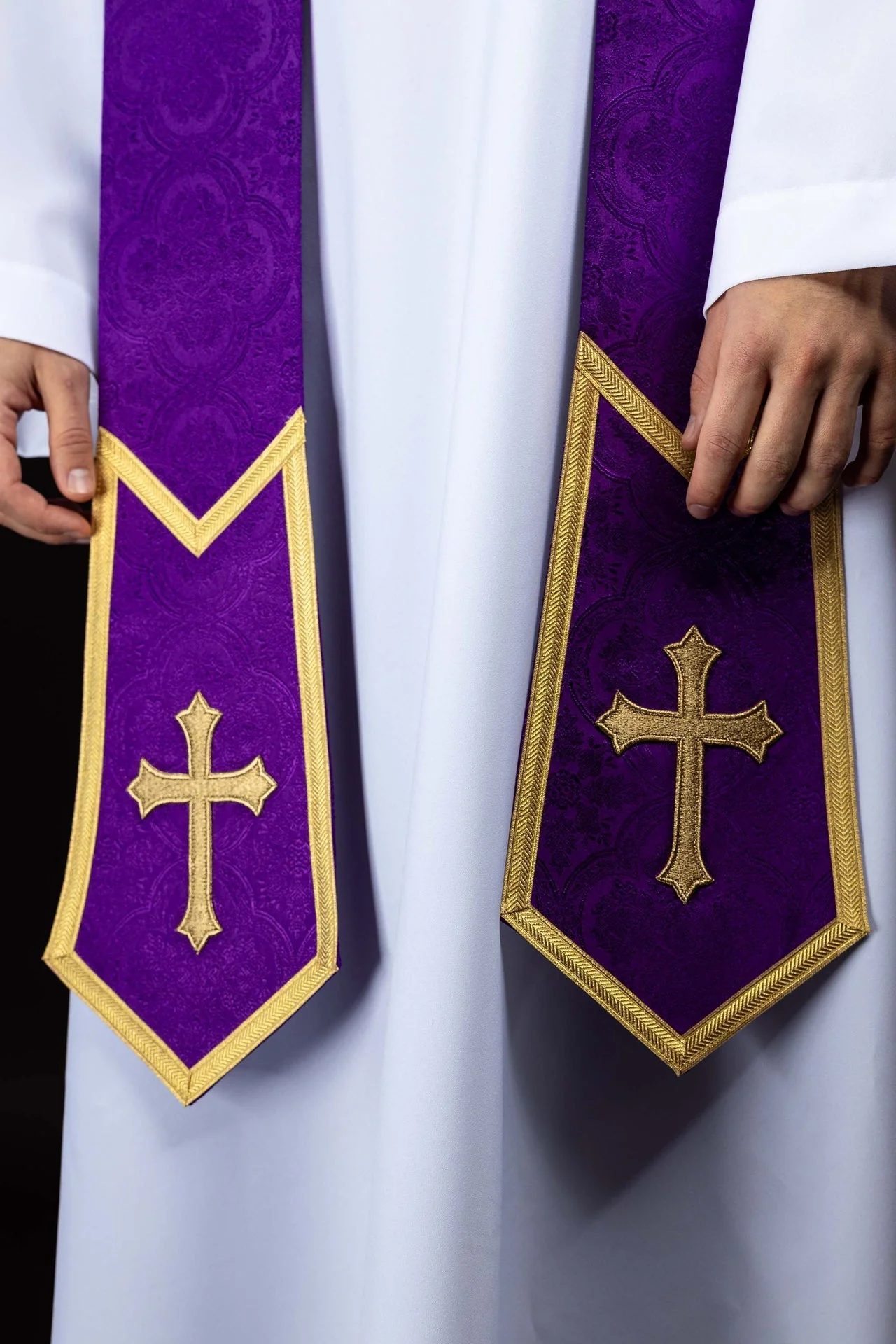 Embroidered stole with a Cross motif purple jacquard fabric - Image 5