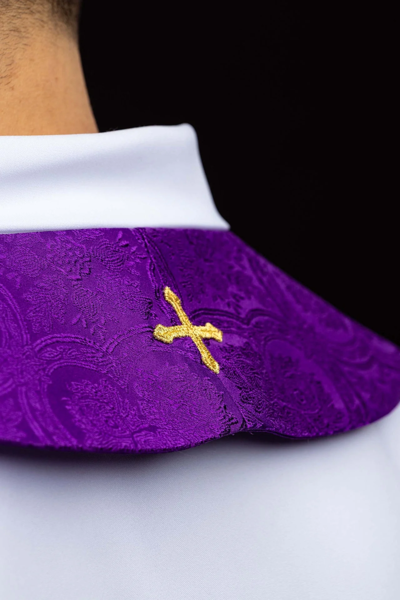 Embroidered stole with a Cross motif purple jacquard fabric - Image 6