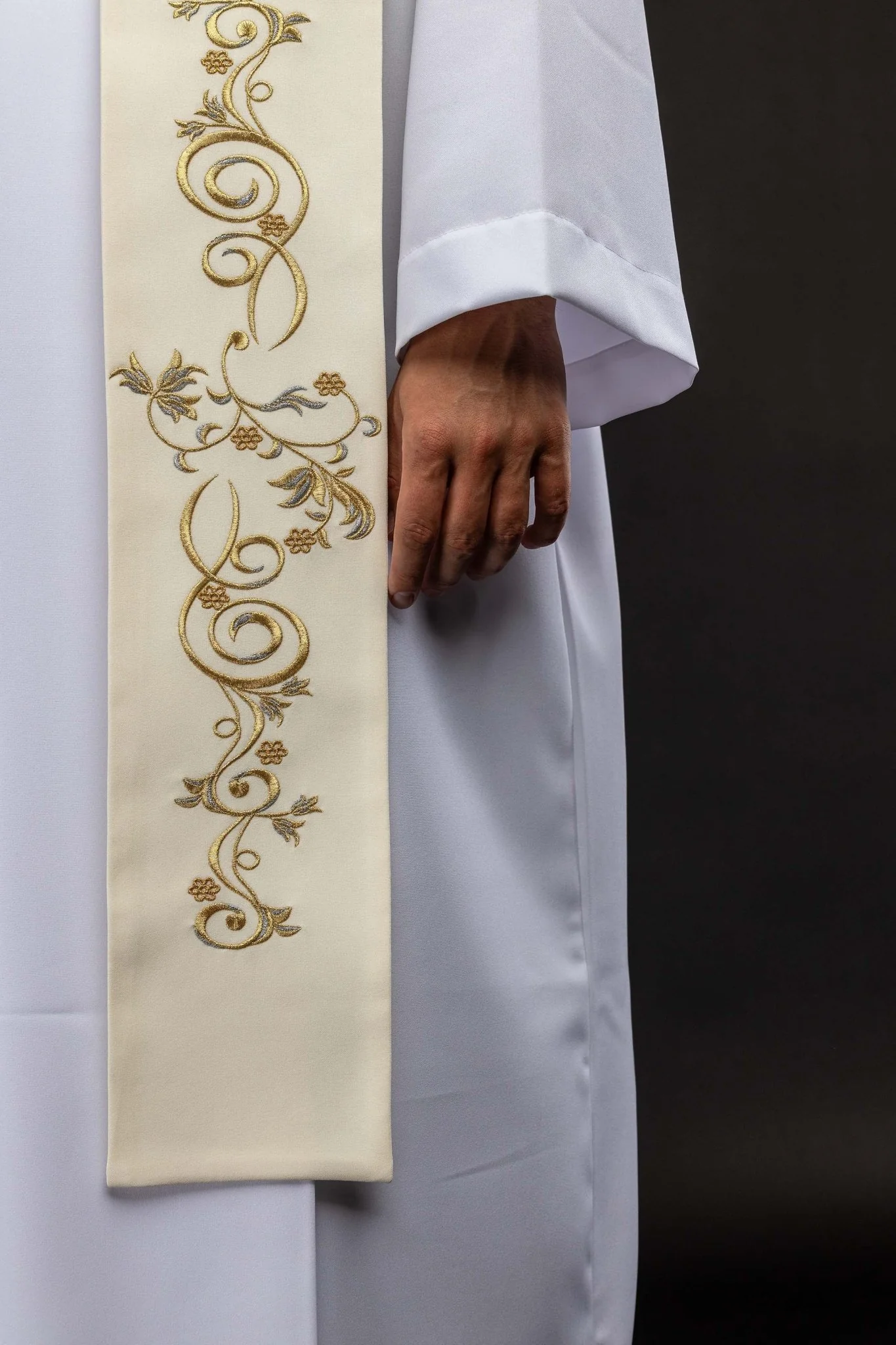 Embroidered stole with the image of Our Lady of Fatima - Image 4