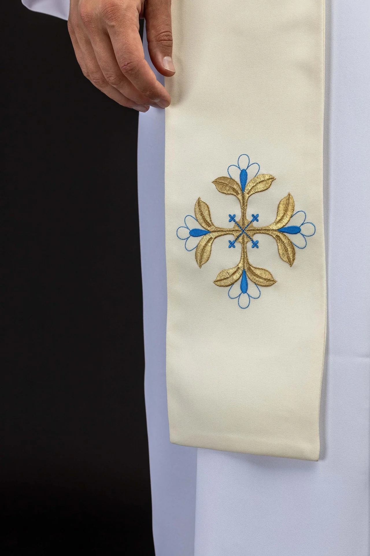 Embroidered stole with the image of Our Lady of Fatima - Image 4