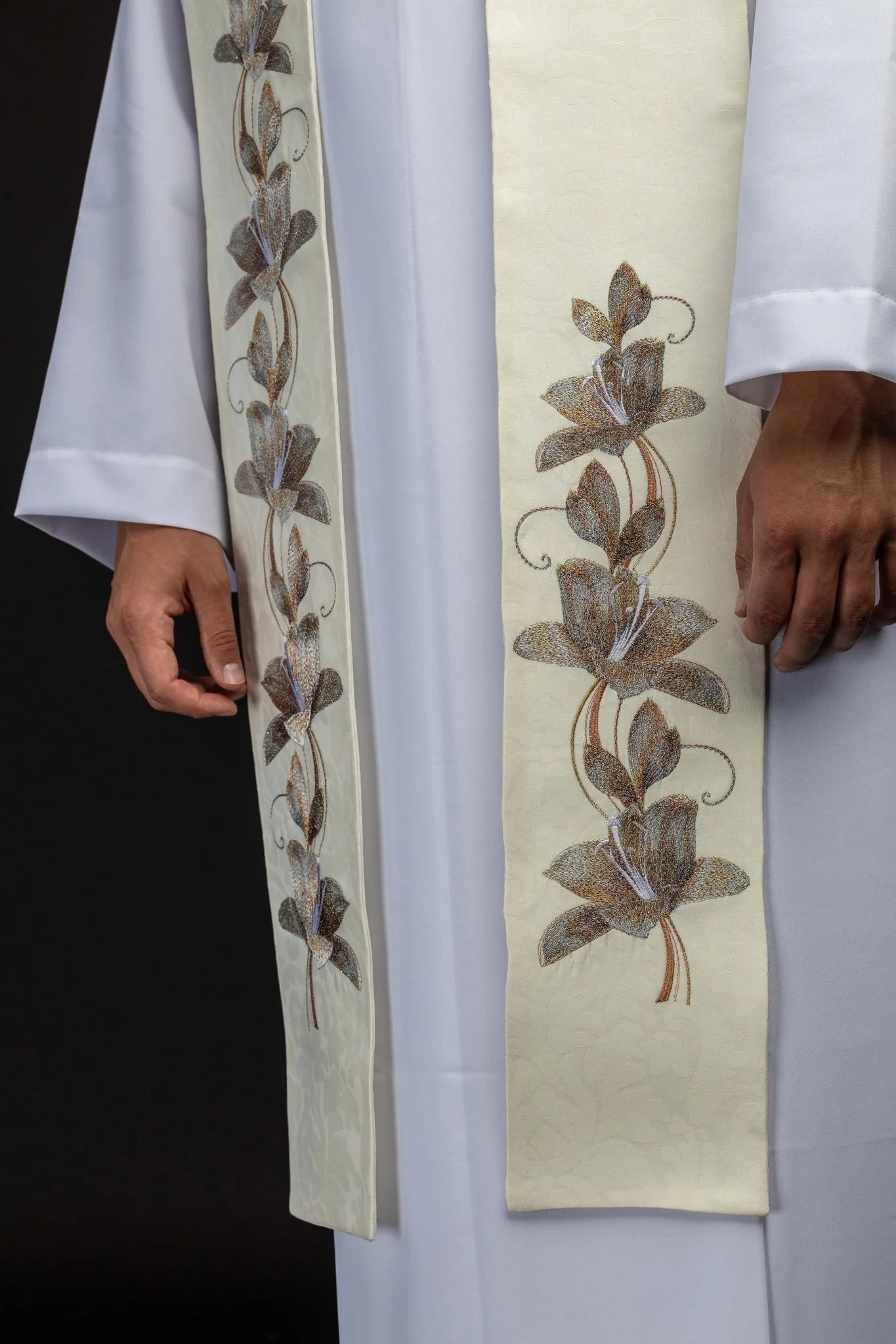 Embroidered stole with the image of Our Lady of Guadalupe - Image 4
