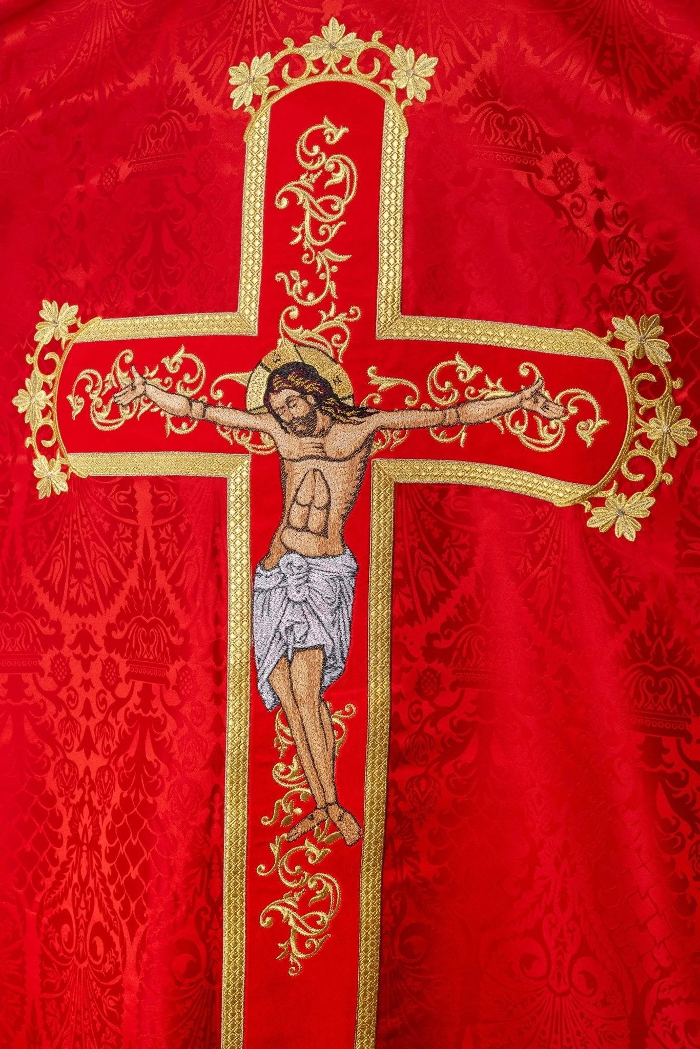 Exquisite red chasuble with Jesus Christ embroidered front and back - Image 2