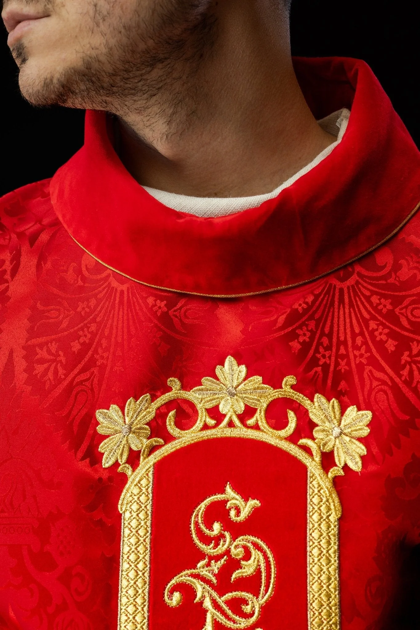 Exquisite red chasuble with Jesus Christ embroidered front and back - Image 5