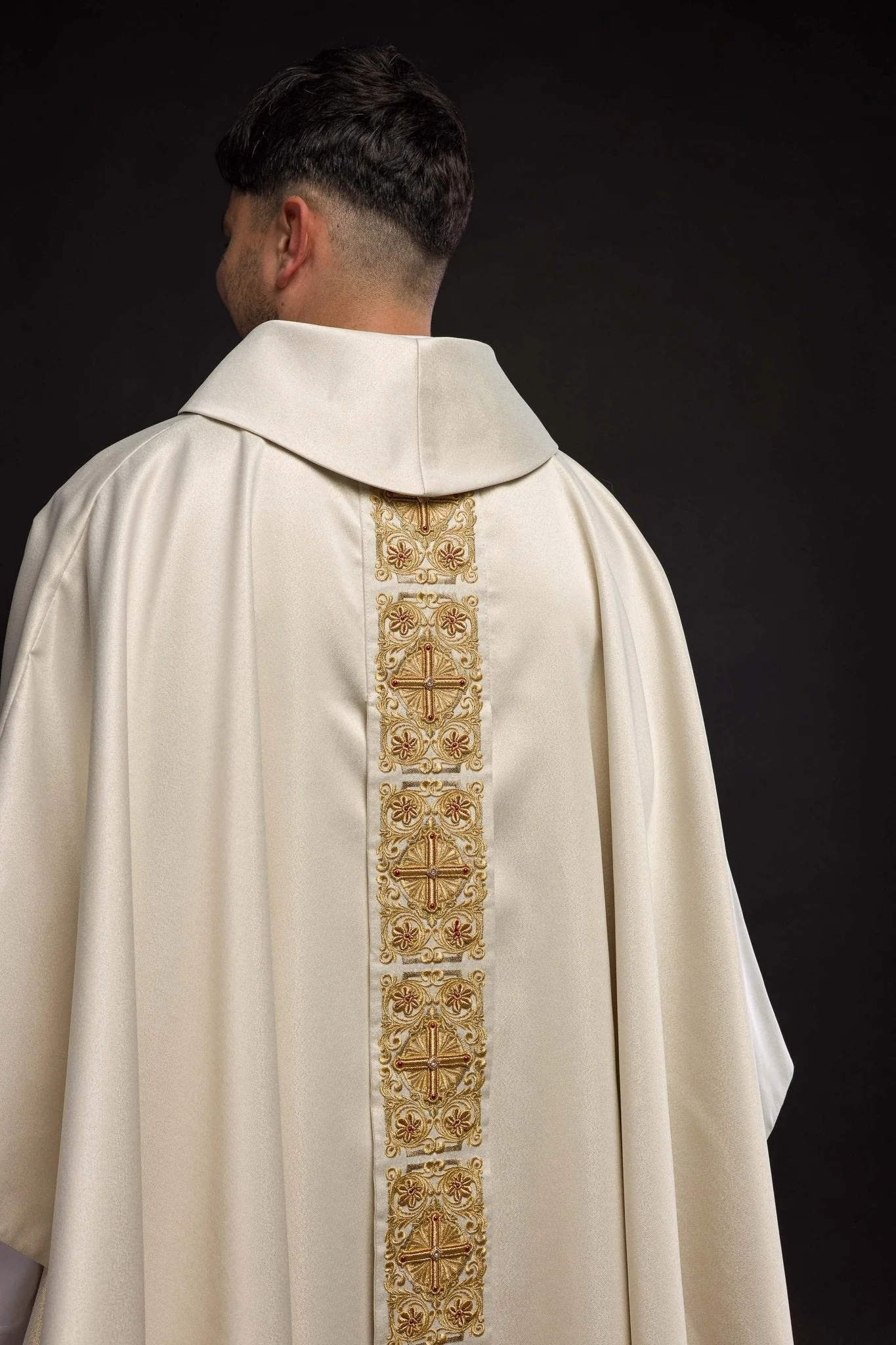 Gold Chasuble richly embroidered and decorated with gold stones - Image 5