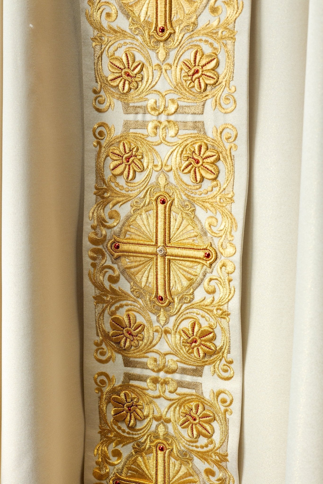 Gold Chasuble richly embroidered and decorated with gold stones - Image 7