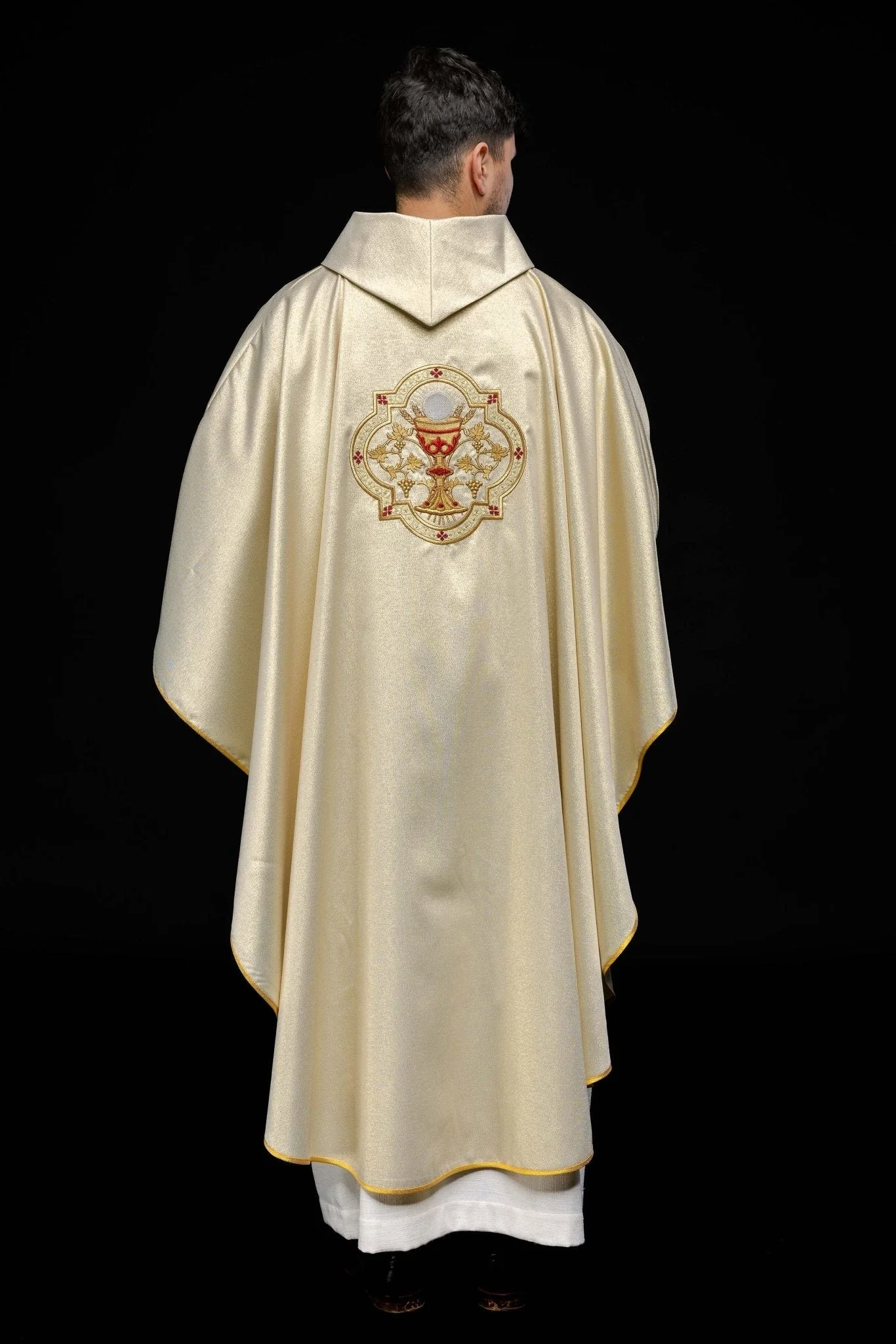 Golden chasuble embroidered with motif of the Sacred Heart of Jesus and Chalice - Image 9