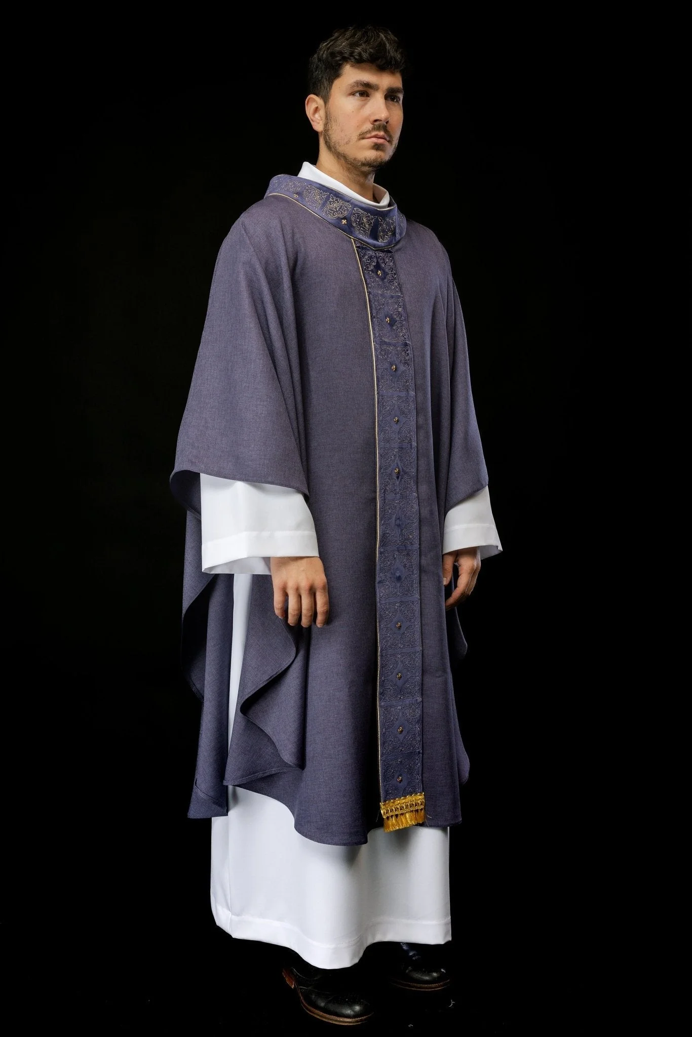 Gothic chasuble made of purple velvet - Image 2