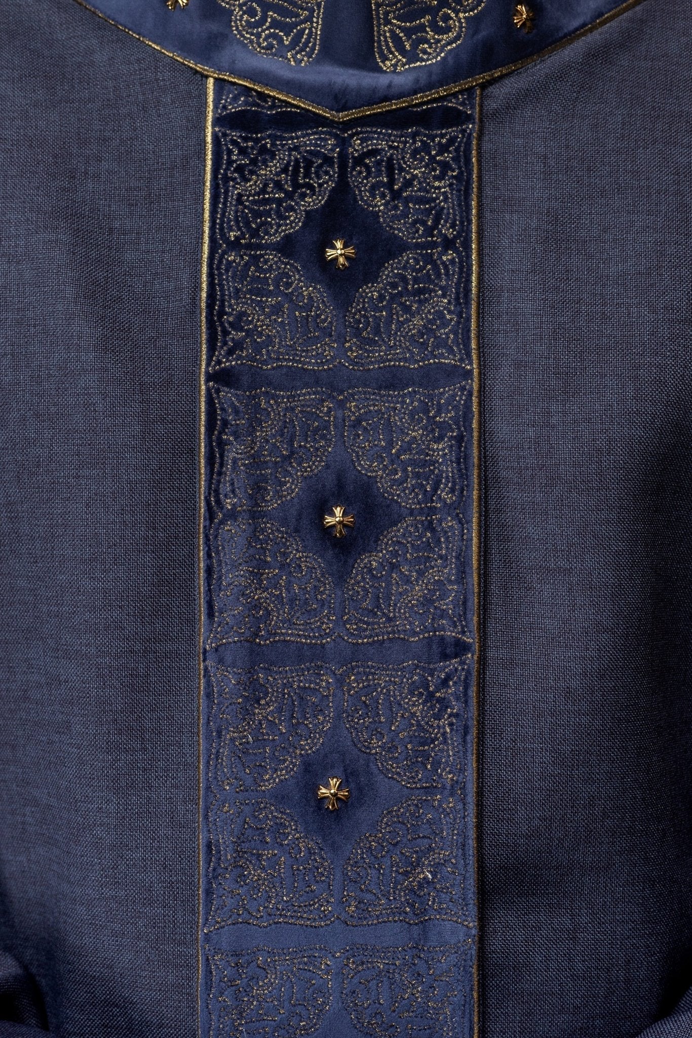 Gothic chasuble made of purple velvet - Image 4