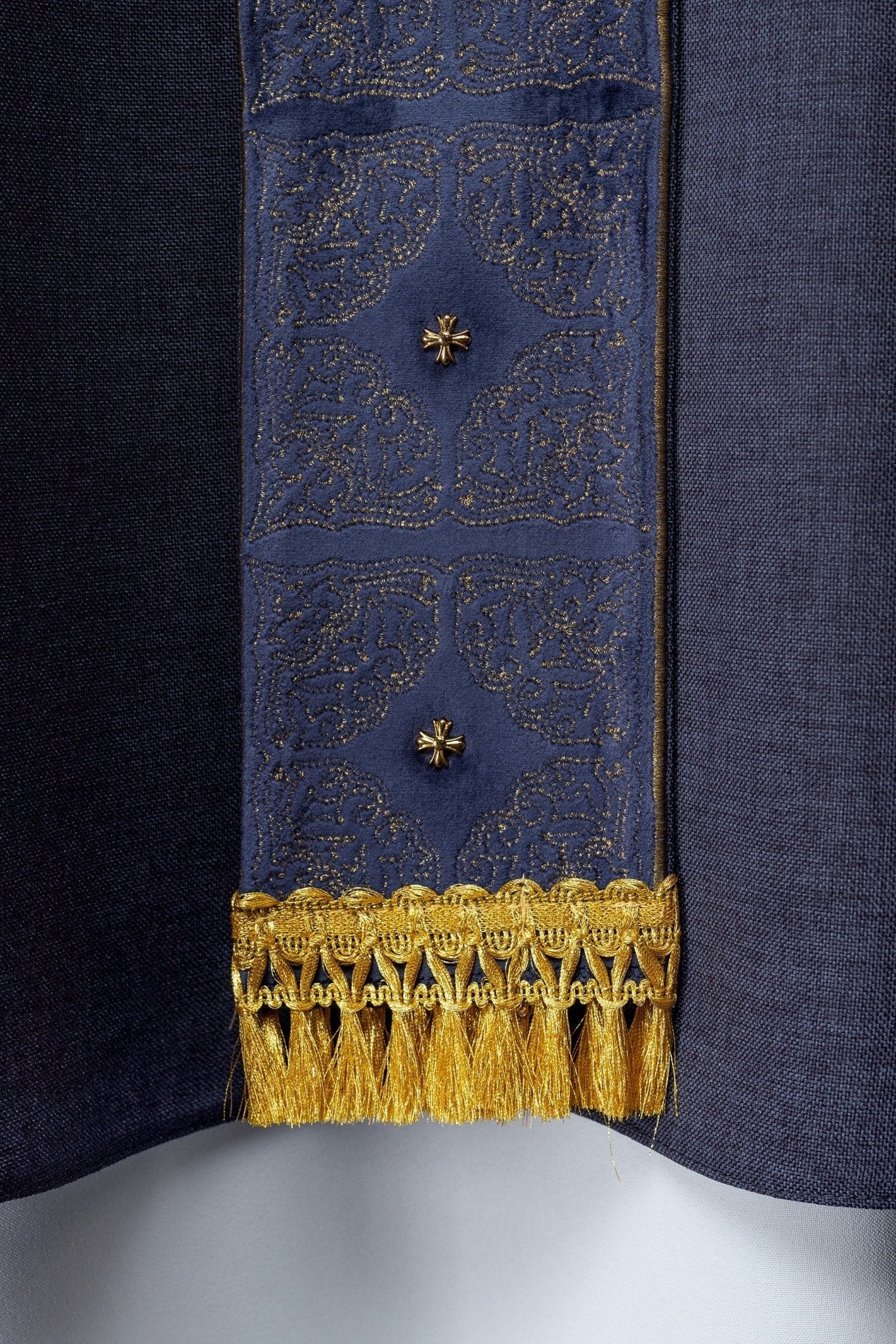 Gothic chasuble made of purple velvet - Image 5