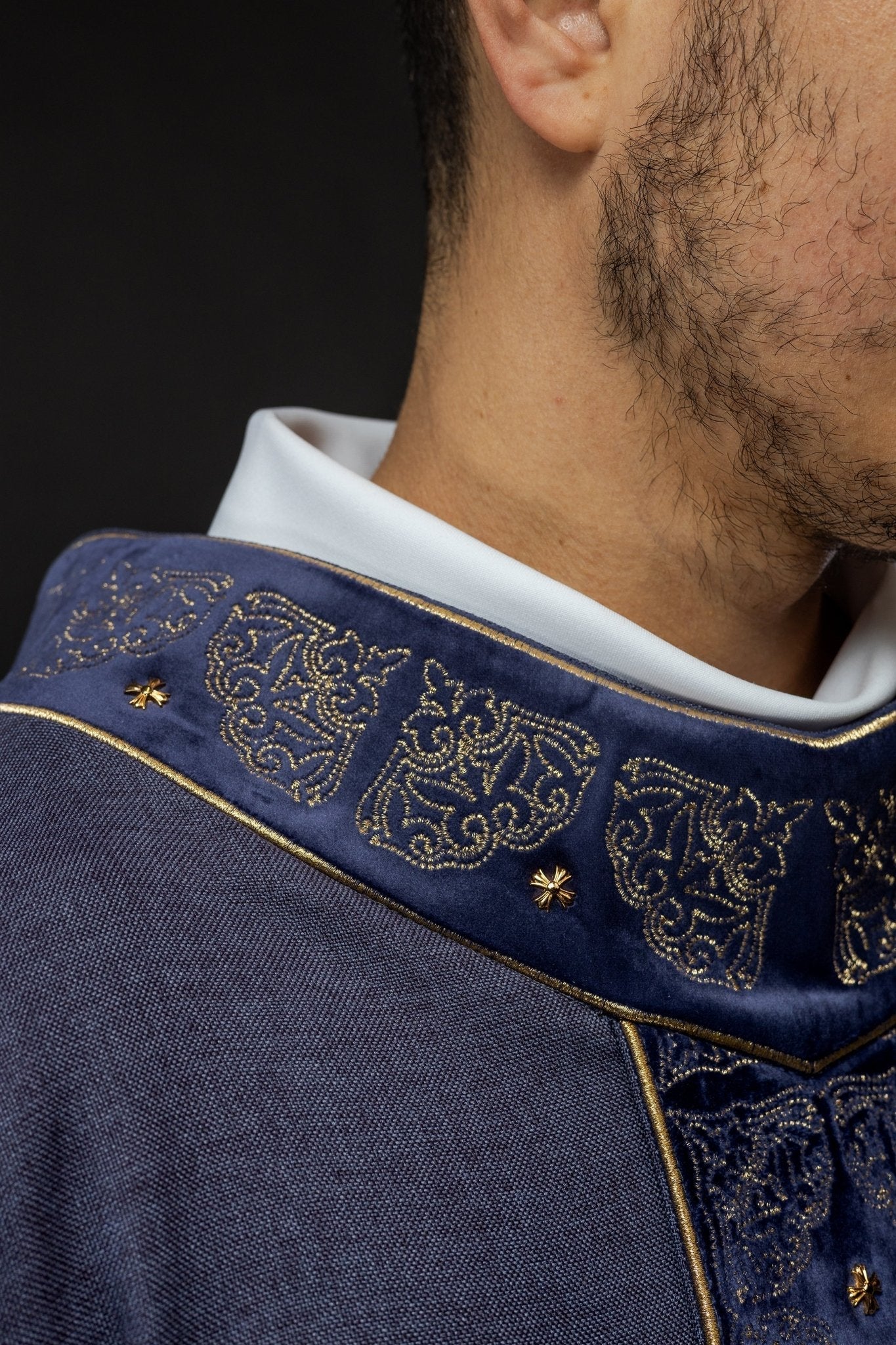 Gothic chasuble made of purple velvet - Image 6