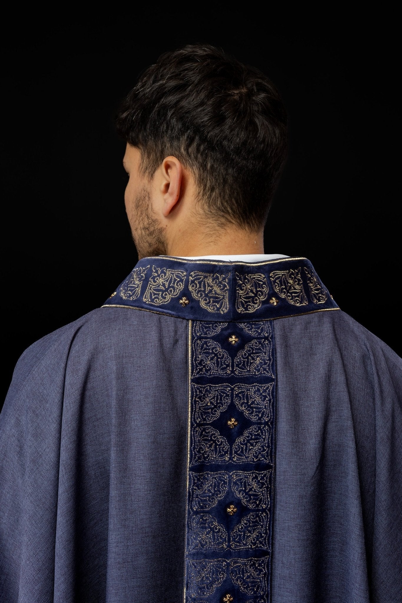 Gothic chasuble made of purple velvet - Image 8