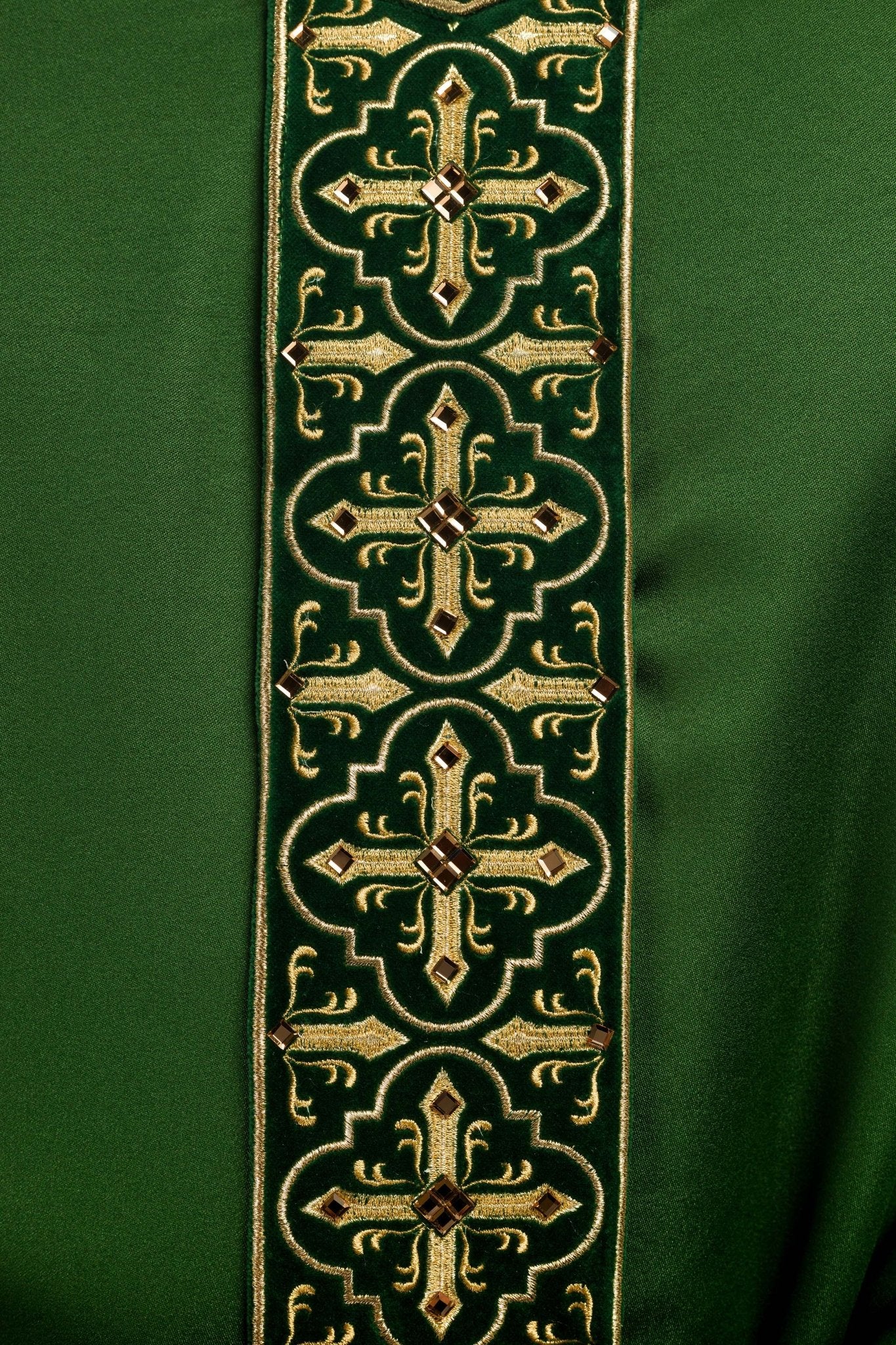 Green chasuble adorned with stones and a narrow band - Image 4
