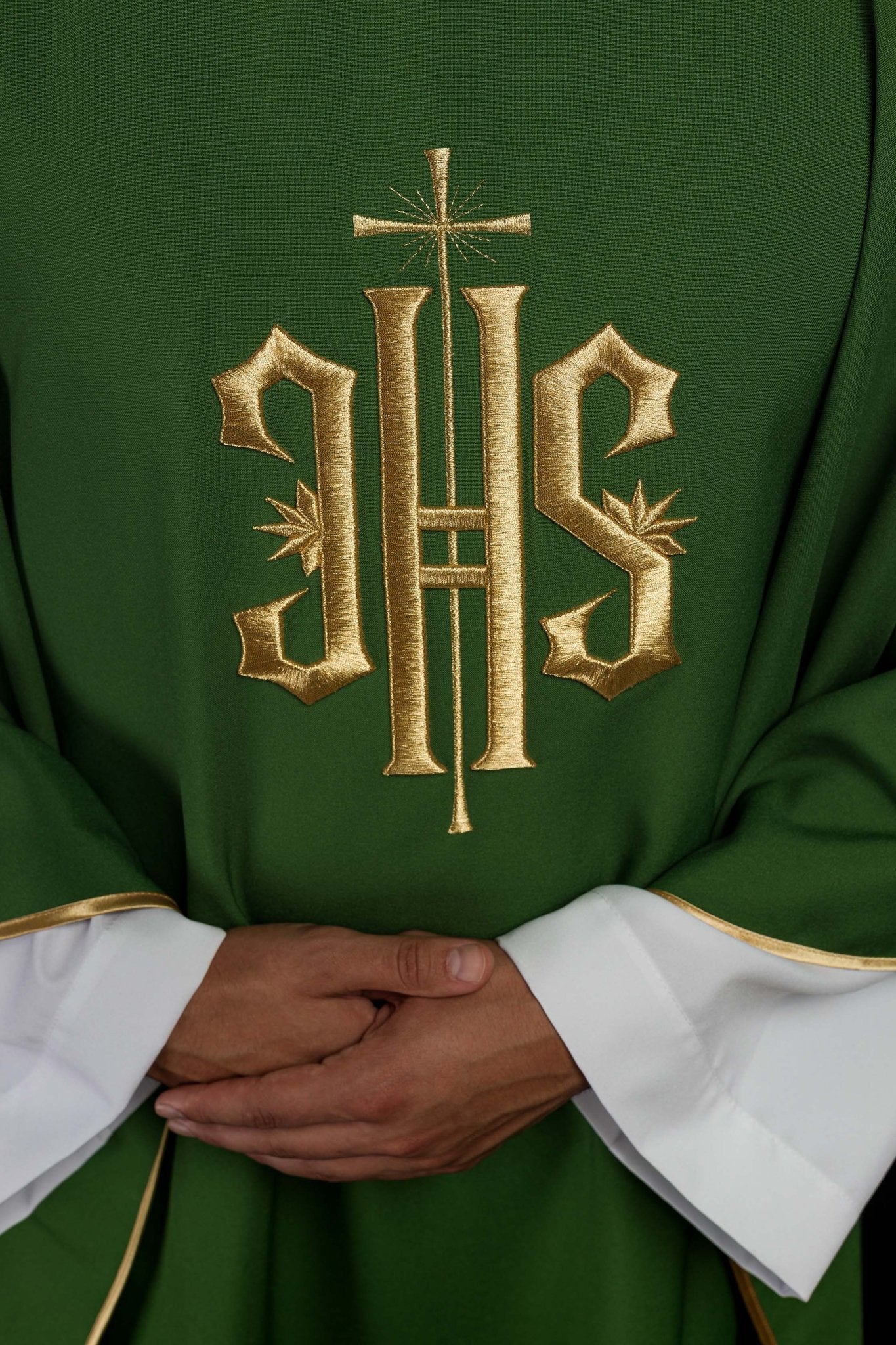 Green chasuble embroidered with IHS motif - Image 3
