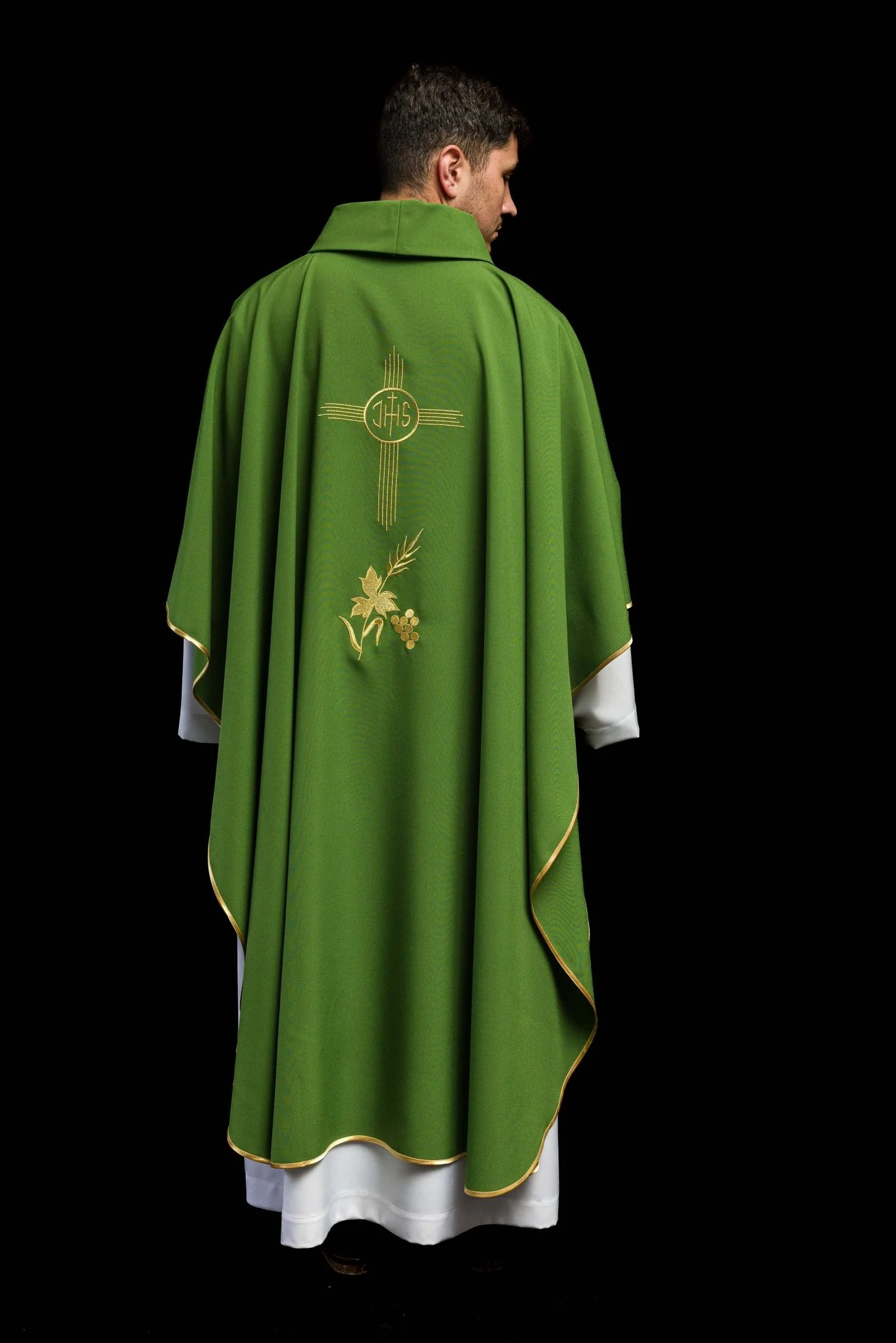 Green chasuble embroidered with IHS motif - Image 6