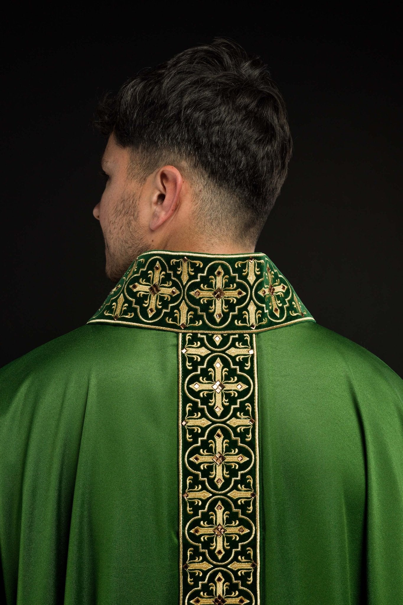 Green chasuble finished with 500 green faceted stones - Image 8