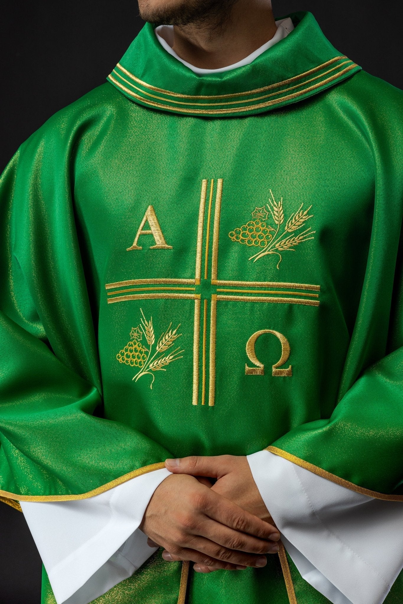 Green chasuble with Alfa and Omega motif with decorated collar - Image 3