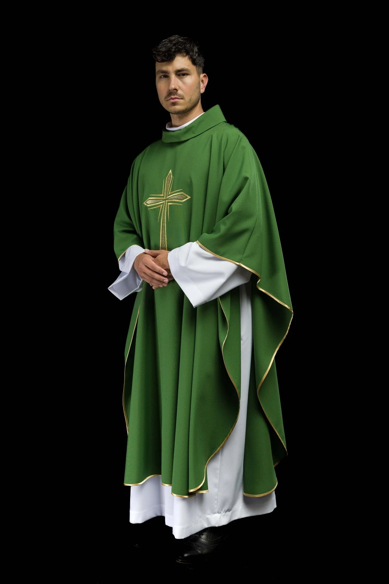 Green chasuble with cross embroidery - Image 8