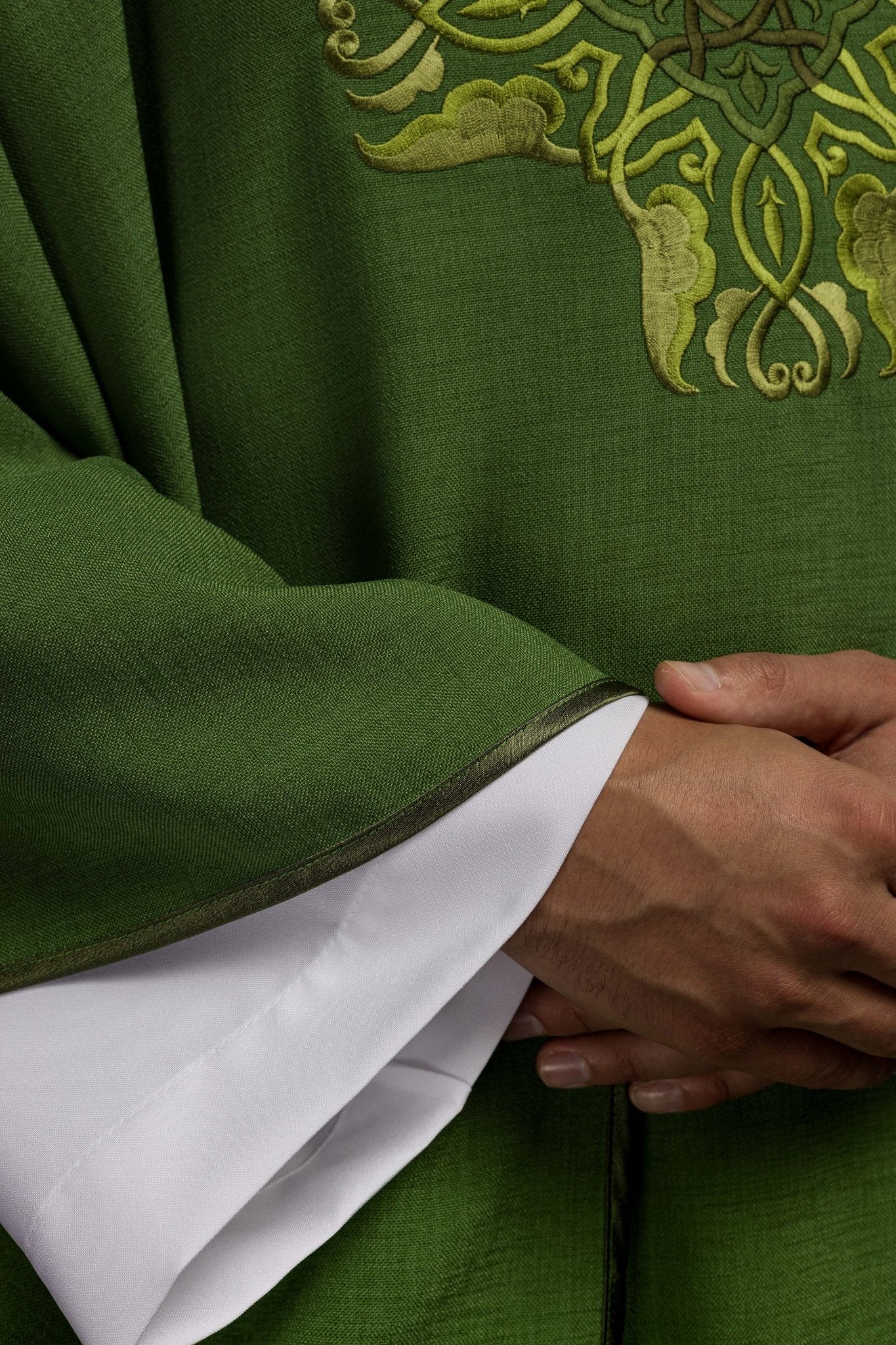 Green chasuble with Cross embroidery - Image 4