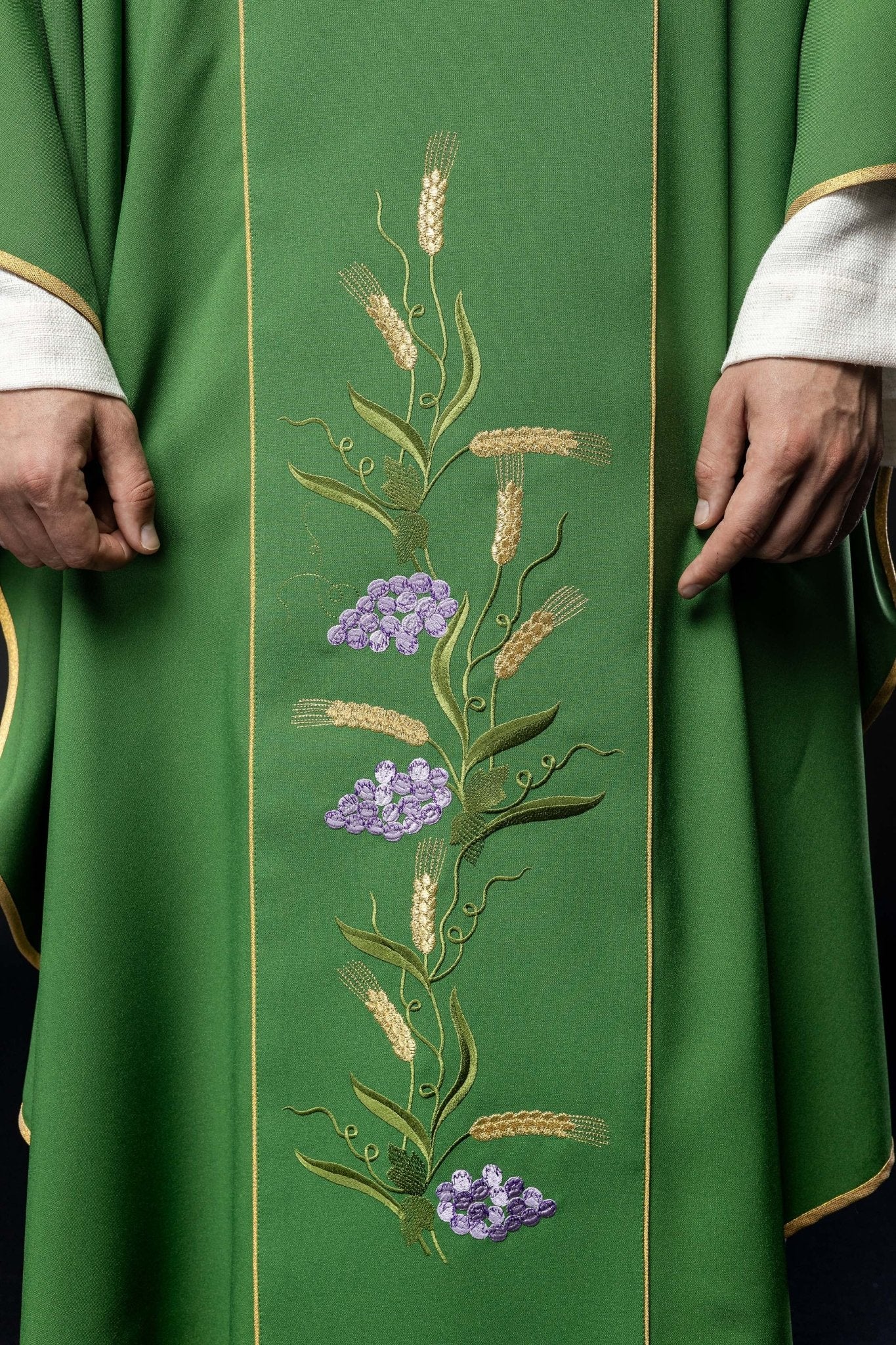 Green chasuble with cross symbol and grapes - Image 3