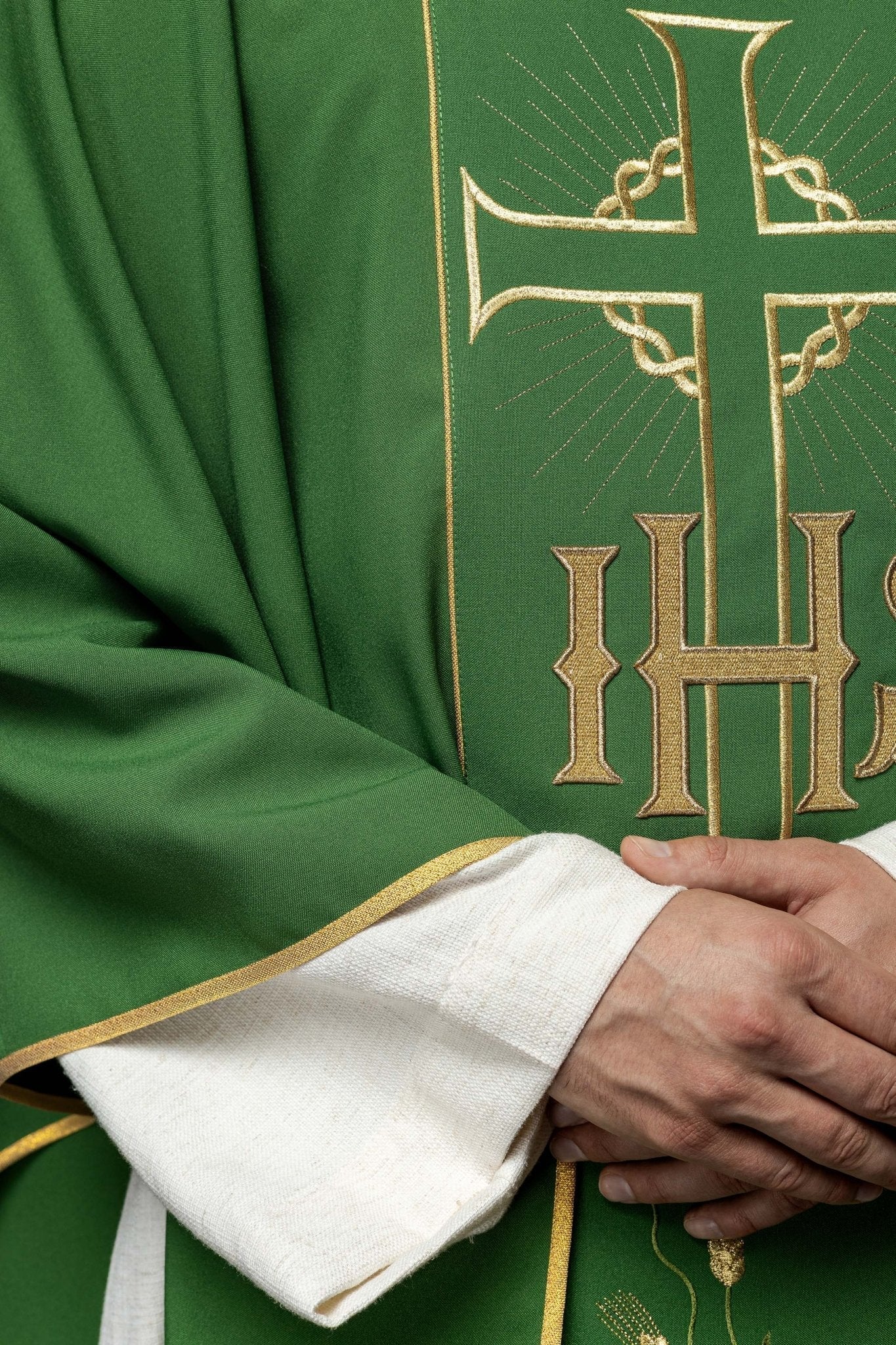Green chasuble with cross symbol and grapes - Image 4