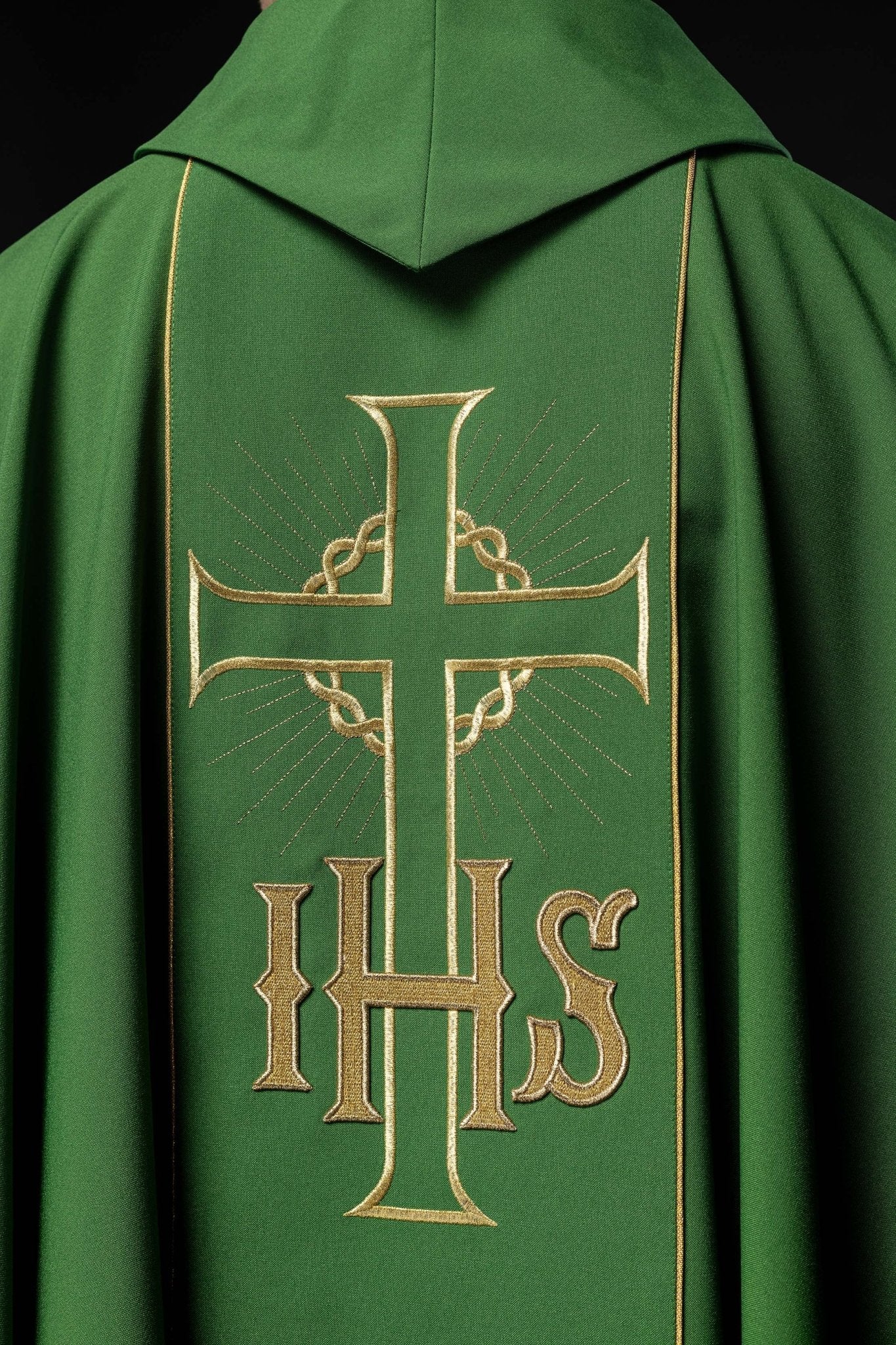 Green chasuble with cross symbol and grapes - Image 6