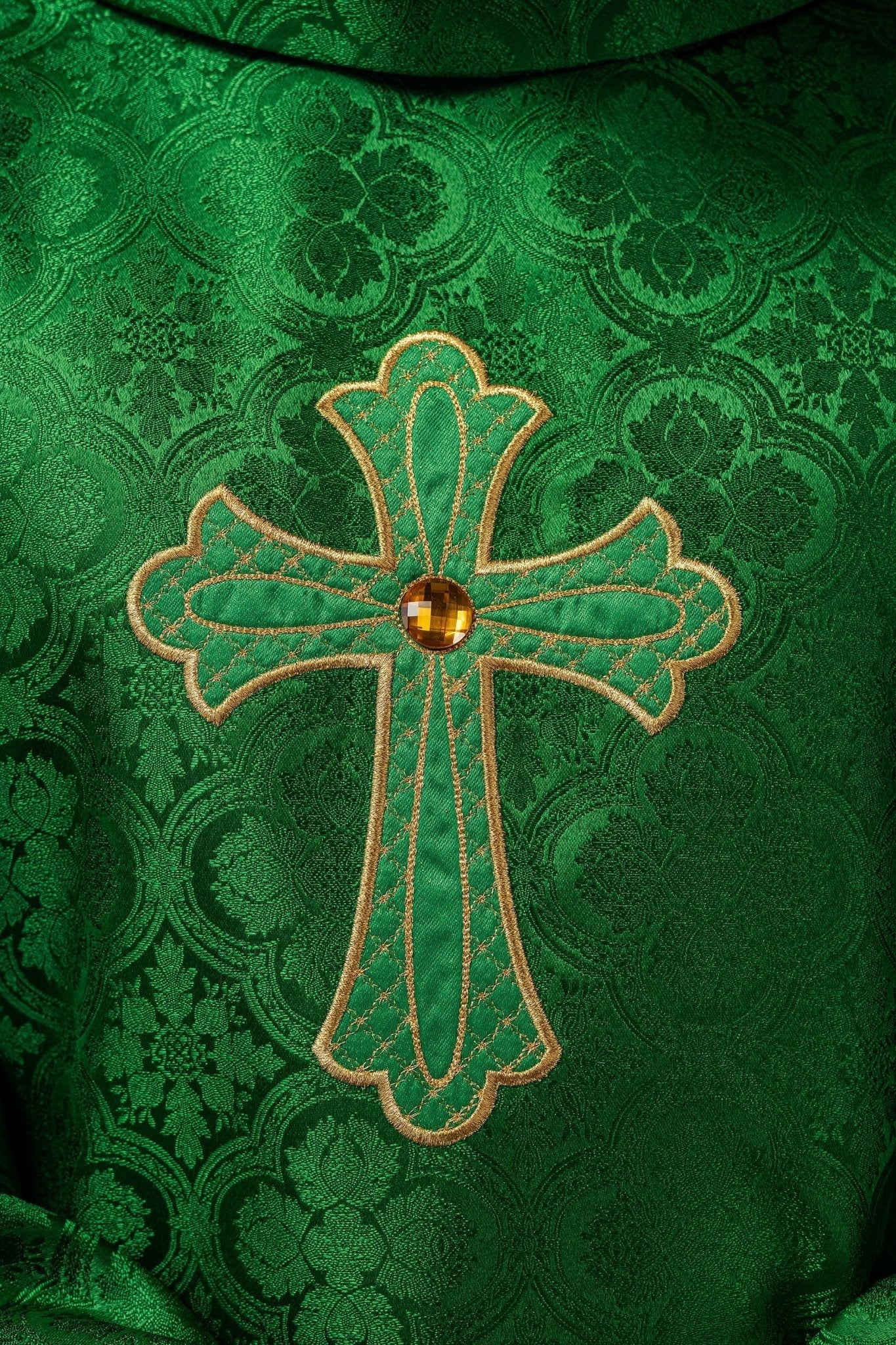 Green chasuble with gold cross - Image 3