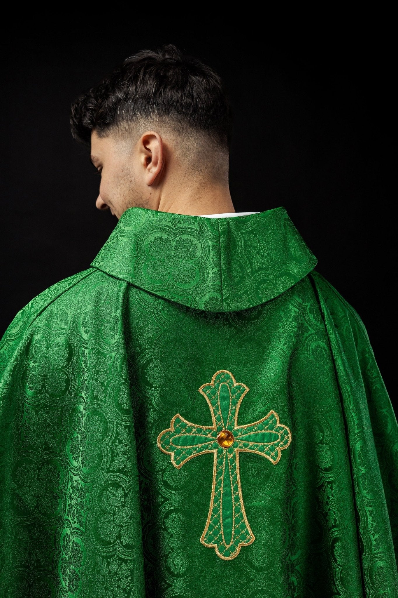 Green chasuble with gold cross - Image 5