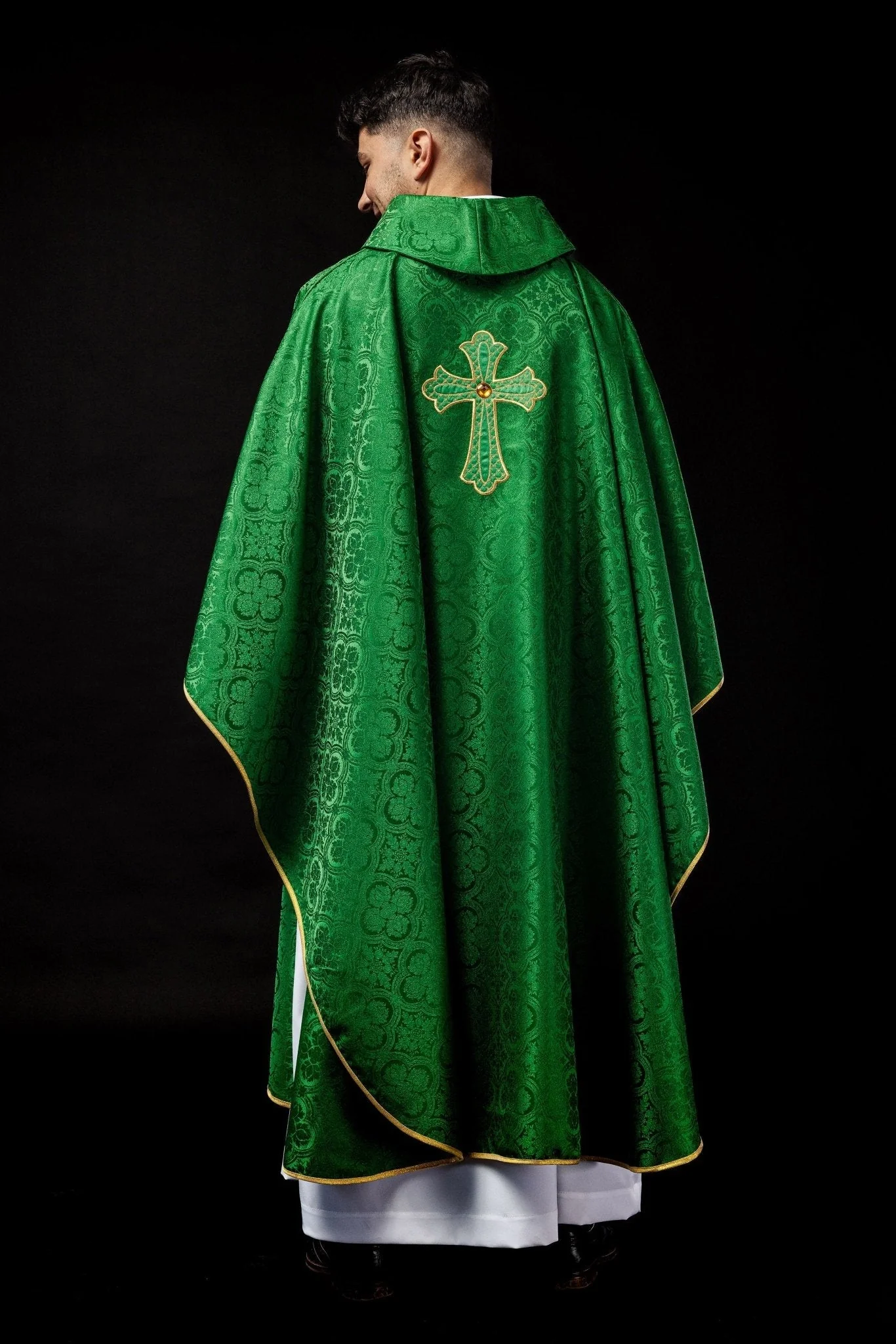 Green chasuble with gold cross - Image 6