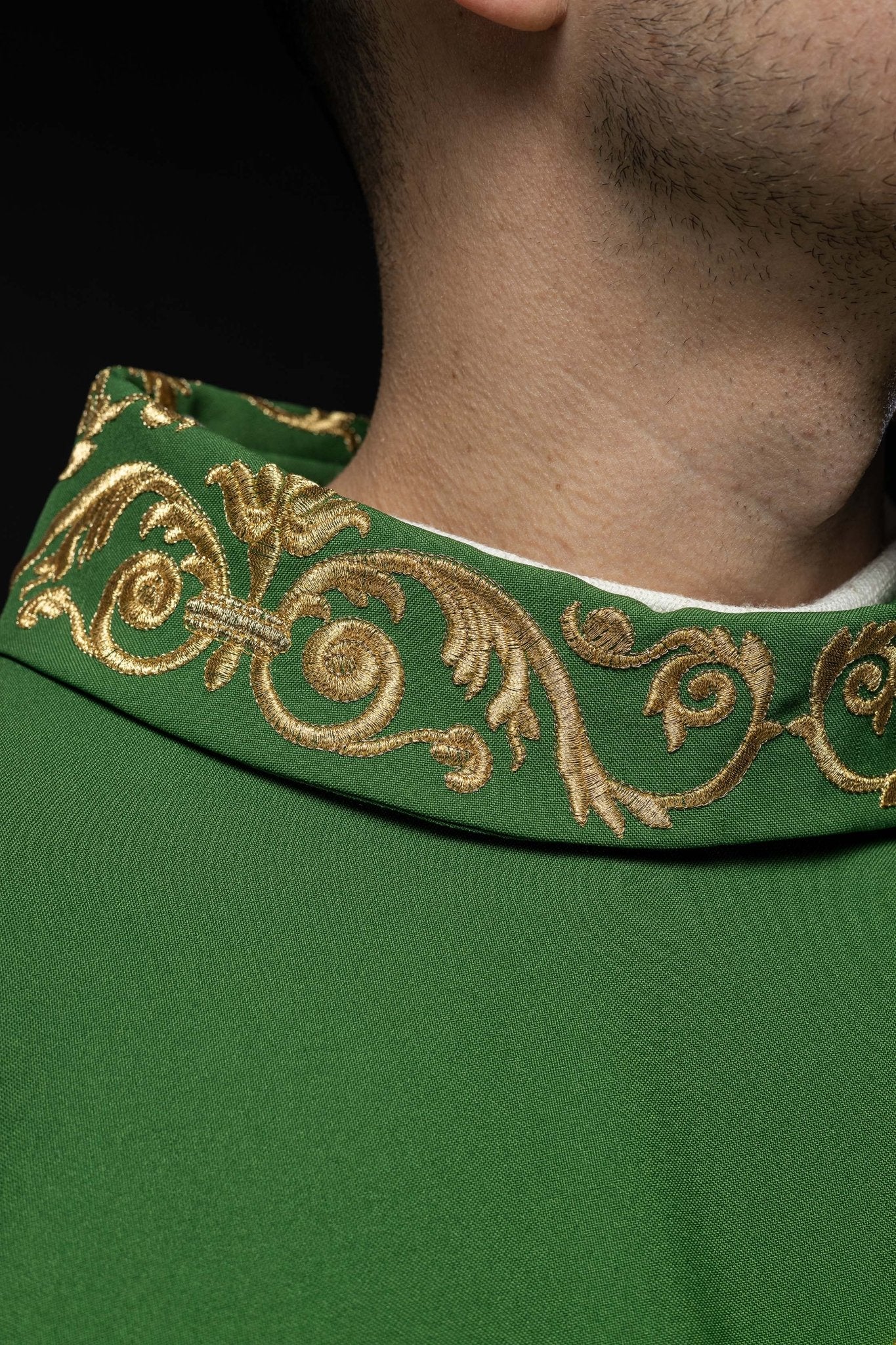 Green chasuble with IHS embroidery - Image 5