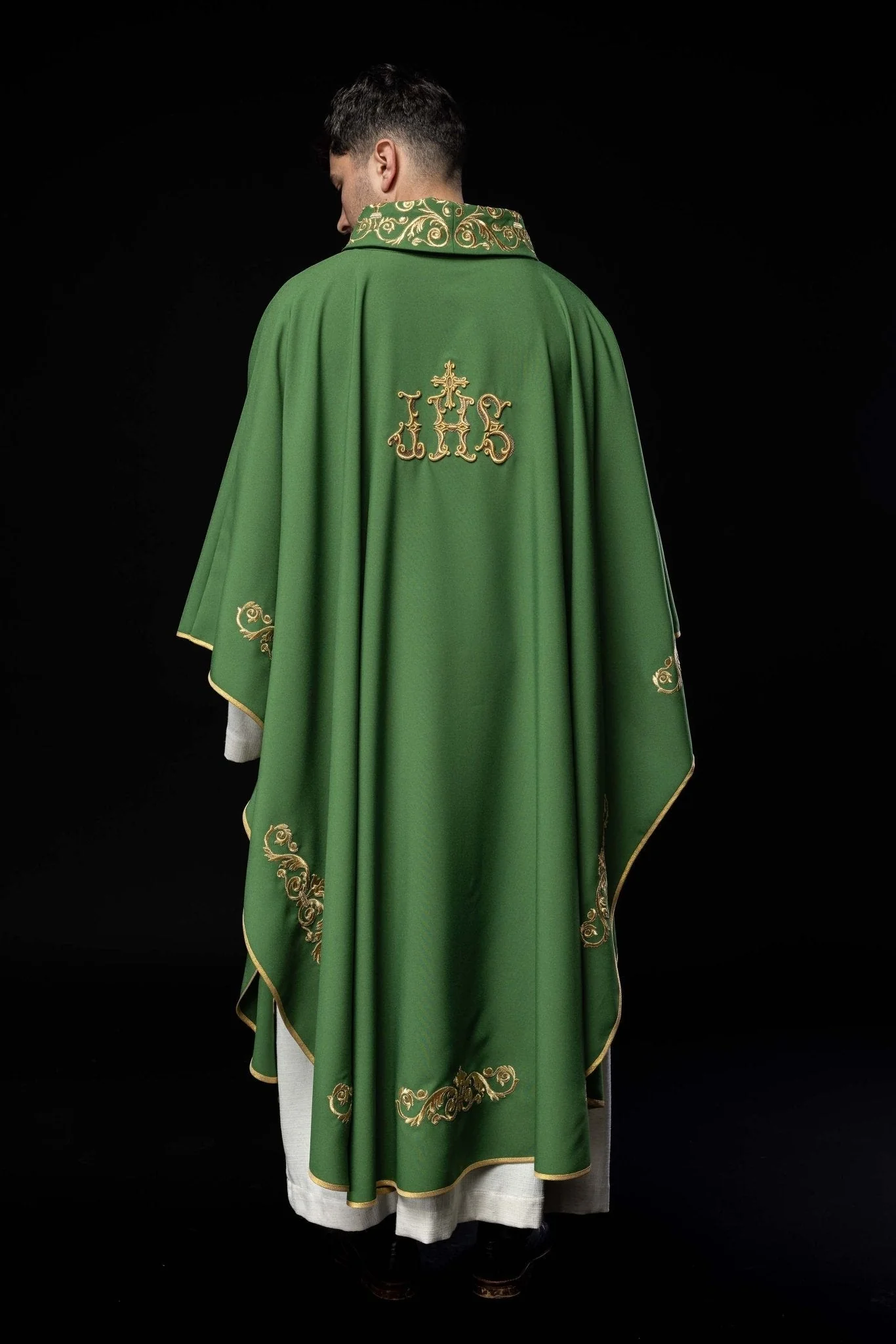Green chasuble with IHS embroidery - Image 9