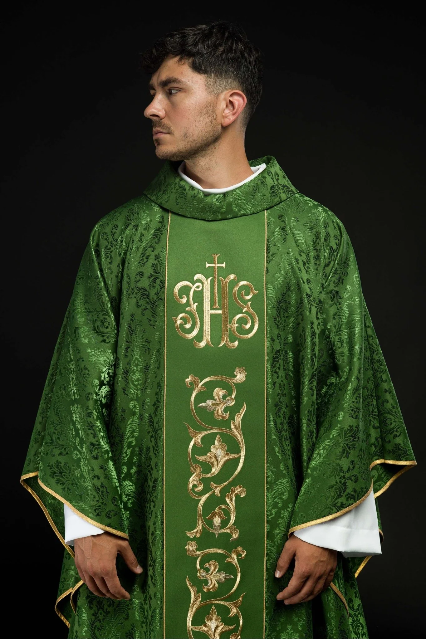 Green chasuble with JHS motif made of decorative texture
