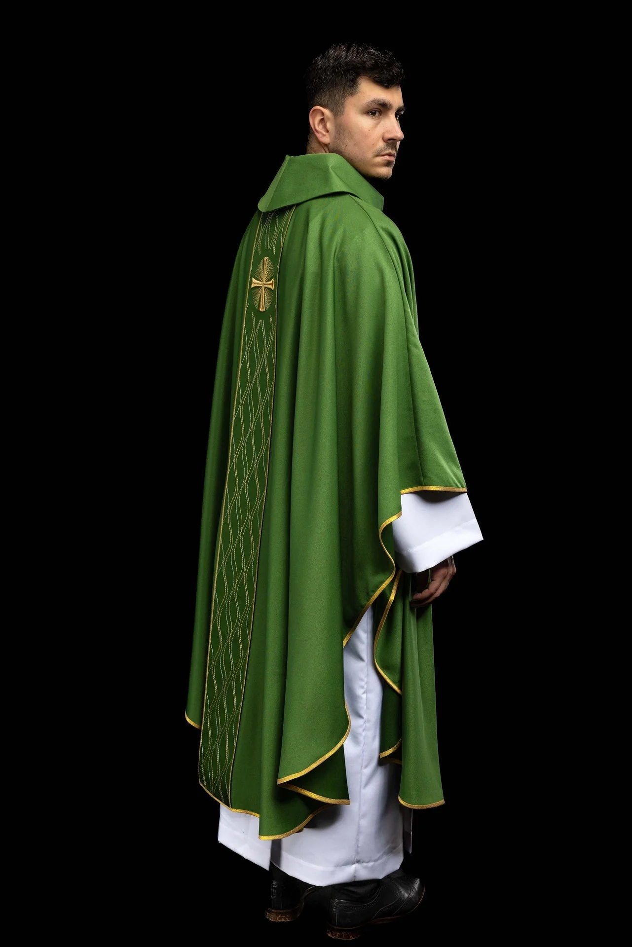 Green cross-embroidered chasuble - Image 7