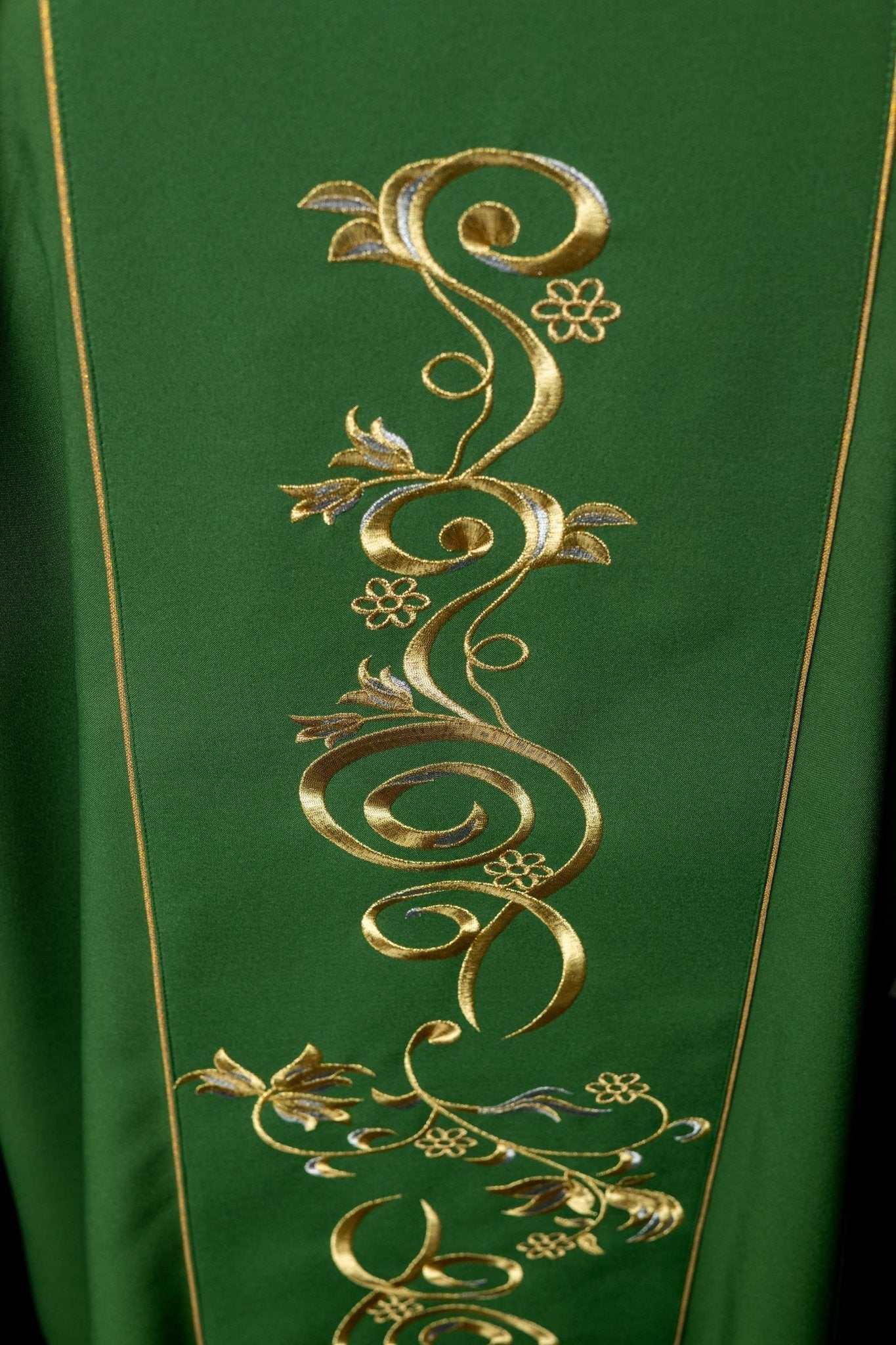 Green dalmatic with an embroidered IHS band - Image 5