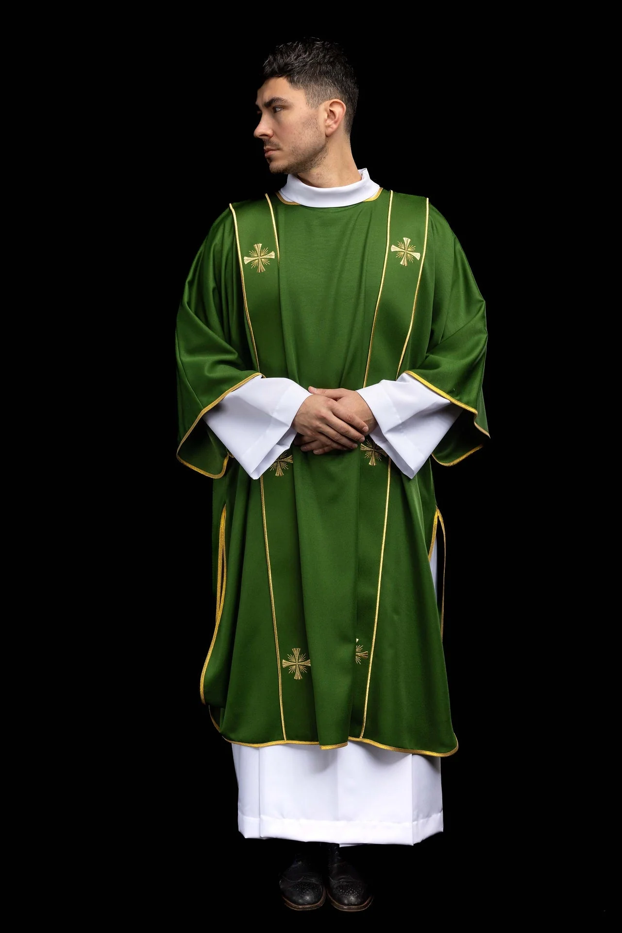 Green dalmatic with bands and embroidered gold crosses - Image 9