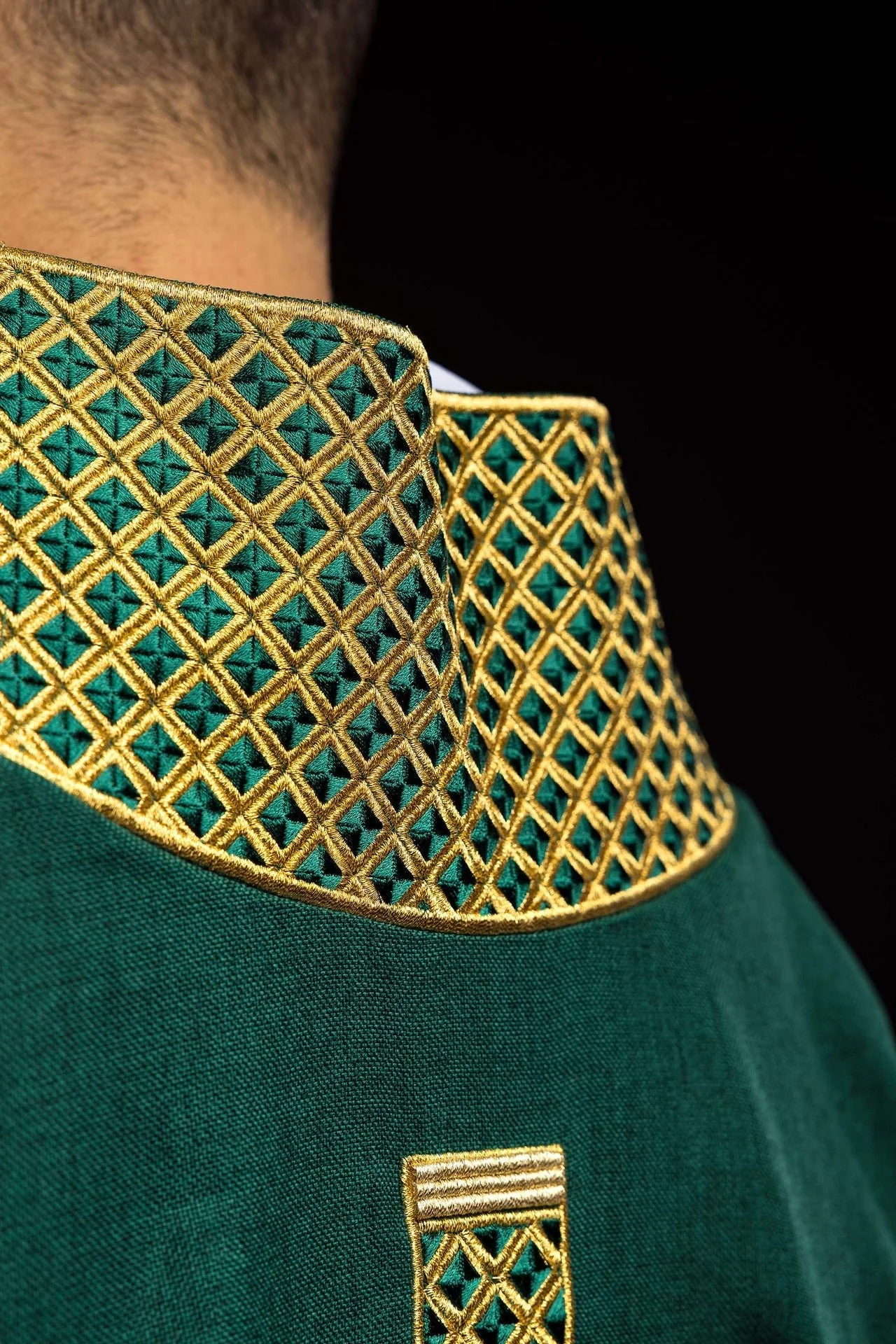 Green dalmatic with embroidered crosses and a collar - Image 6