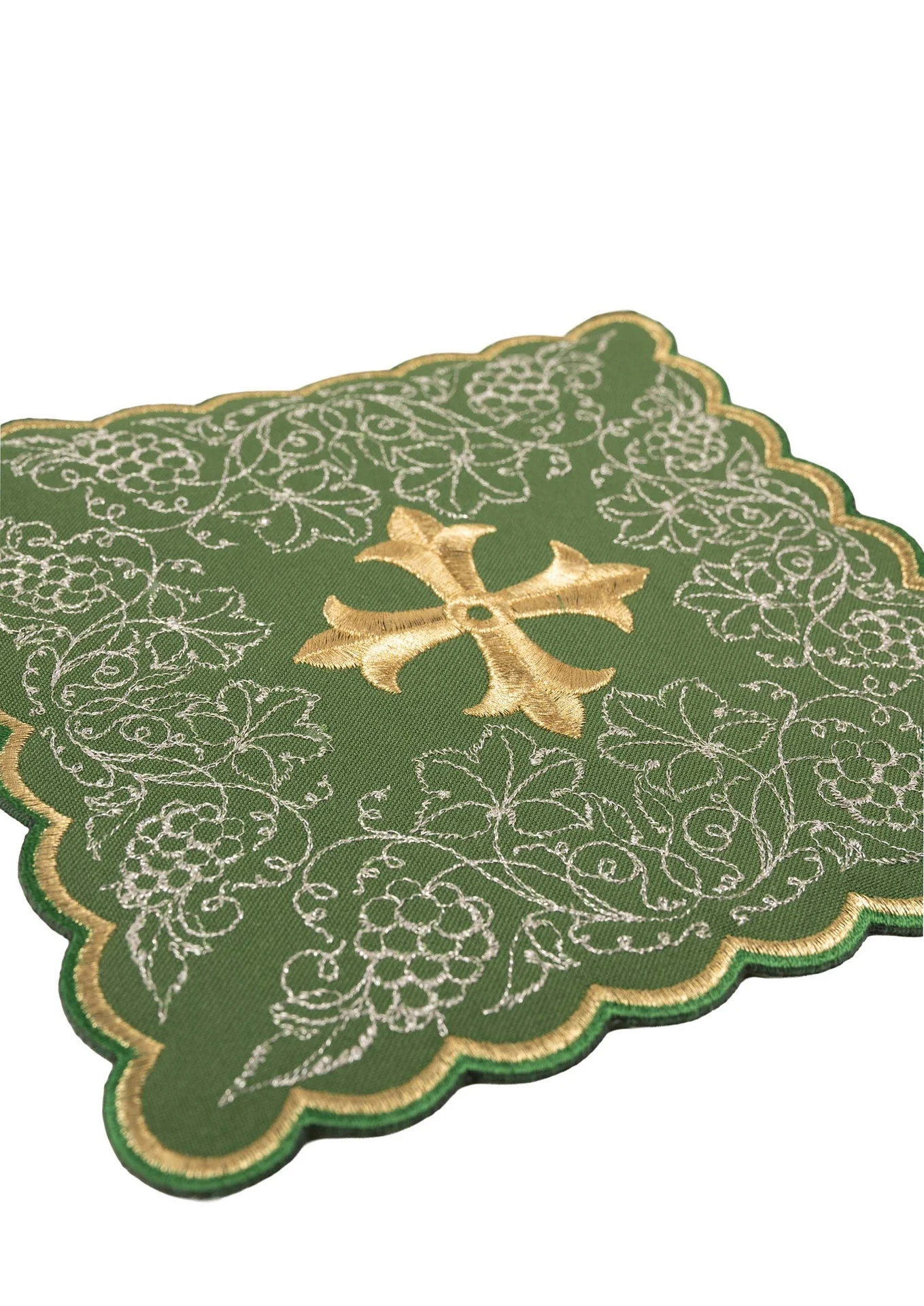 Green embroidered chalice linens set with cross motif - Image 2