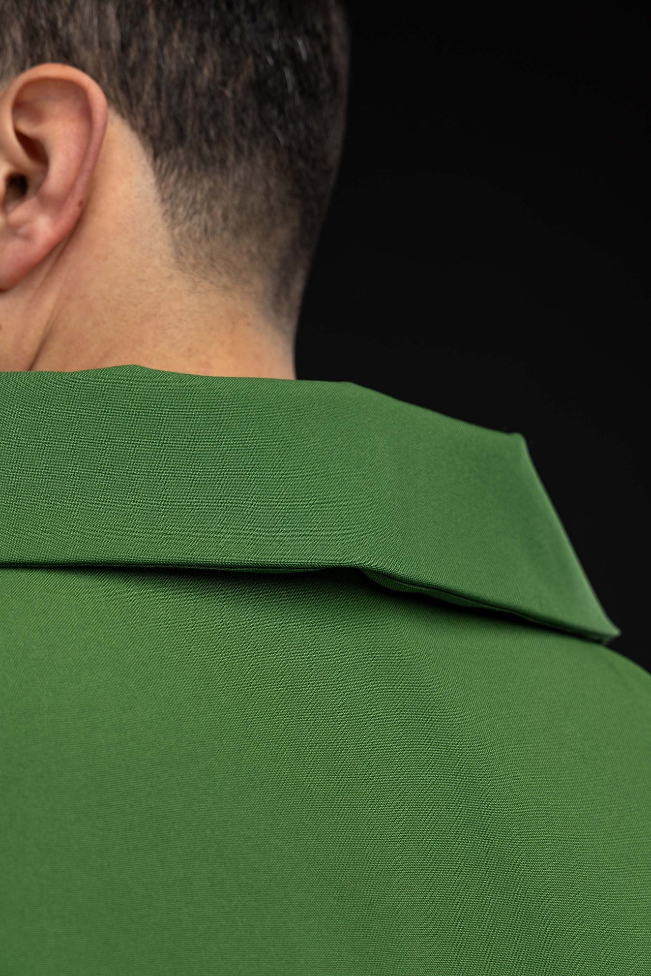 Green embroidered chasuble with an ornate cross and a wide collar - Image 6