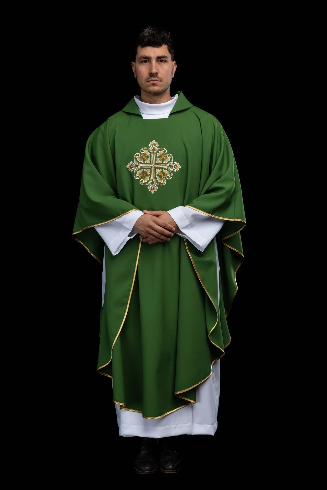 Green embroidered chasuble with an ornate cross and a wide collar - Image 8