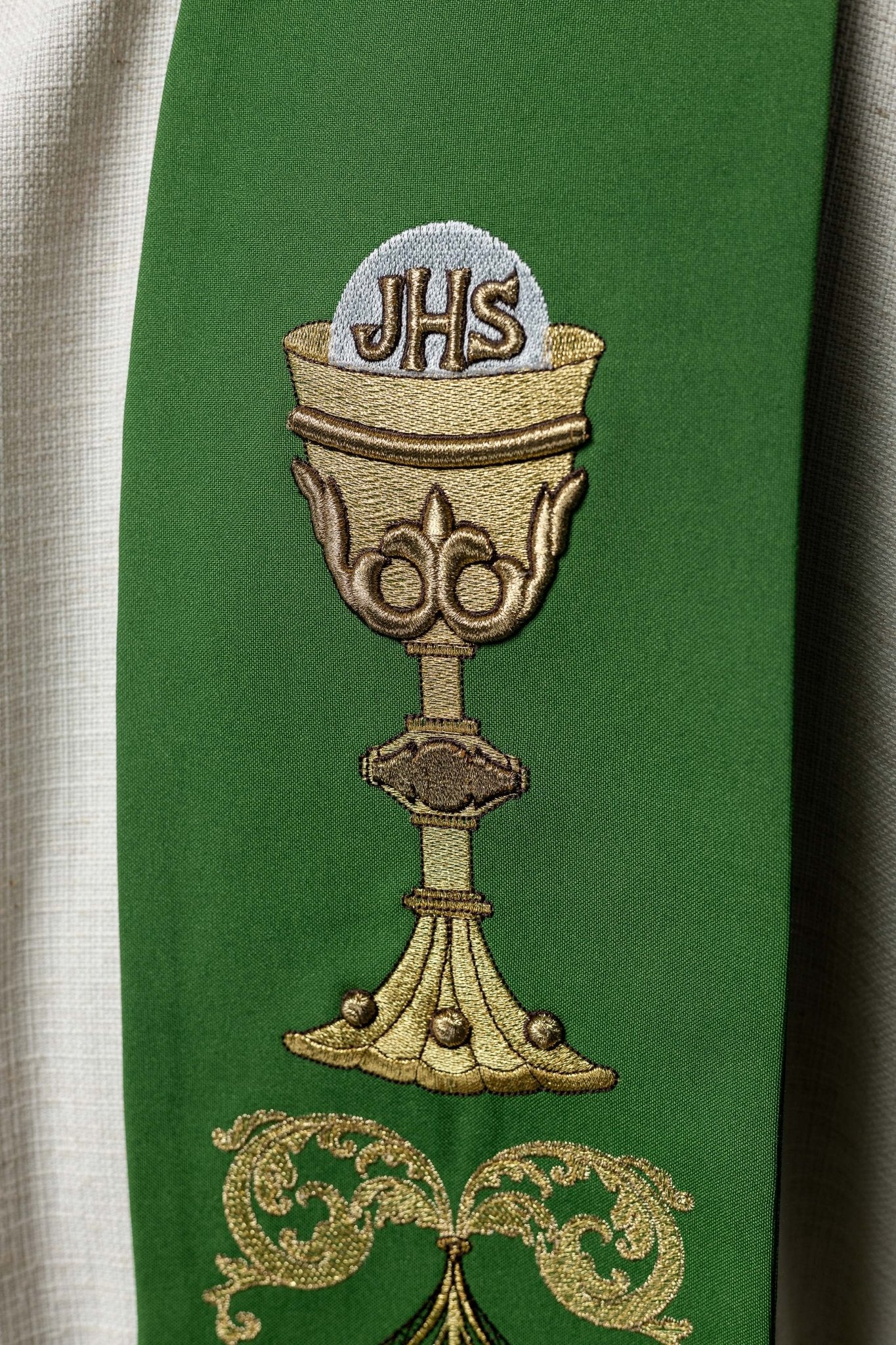 Green priestly stole with IHS chalice - Image 2