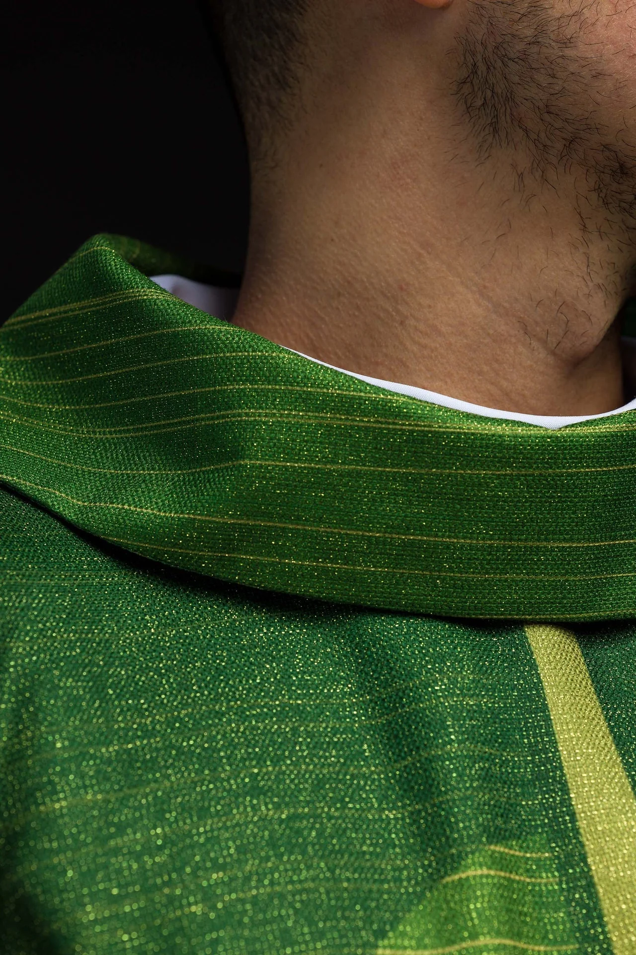 Green printed chasuble with cross motif - Image 5