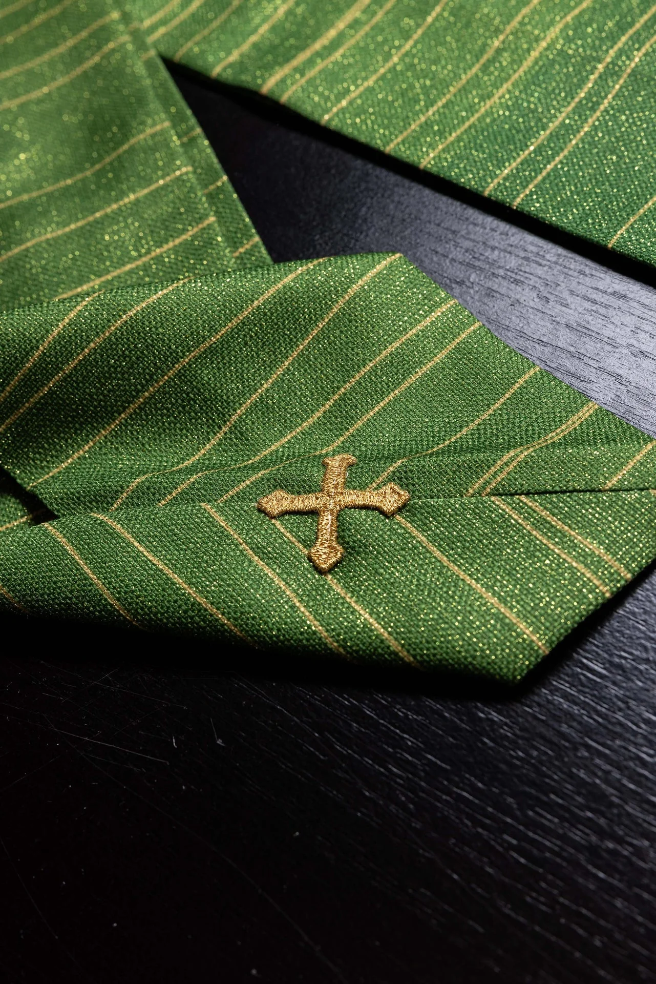 Green printed chasuble with Jerusalem Cross - Image 13