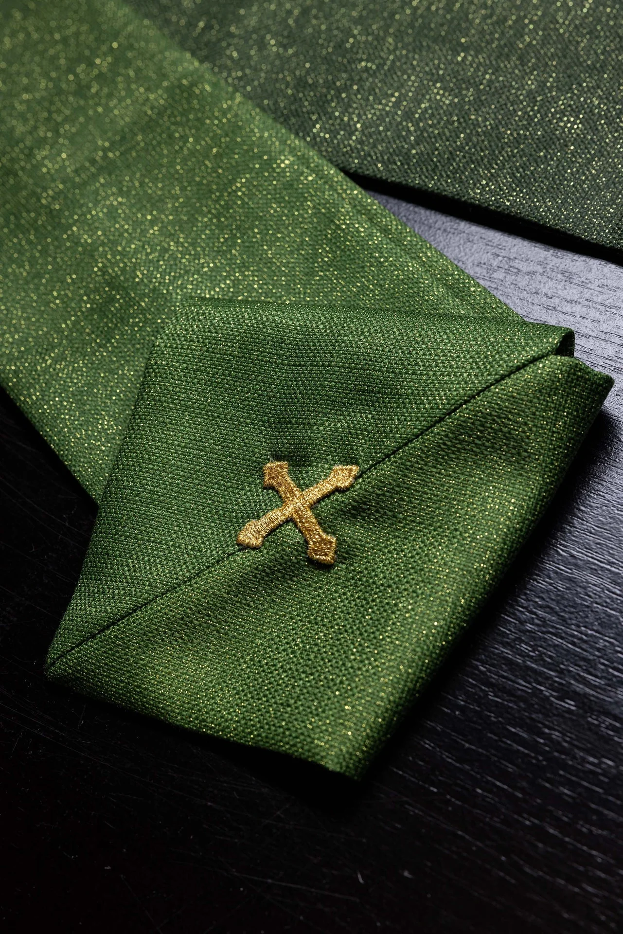 Green printed Pax chasuble with rich gold ornamentation - Image 11