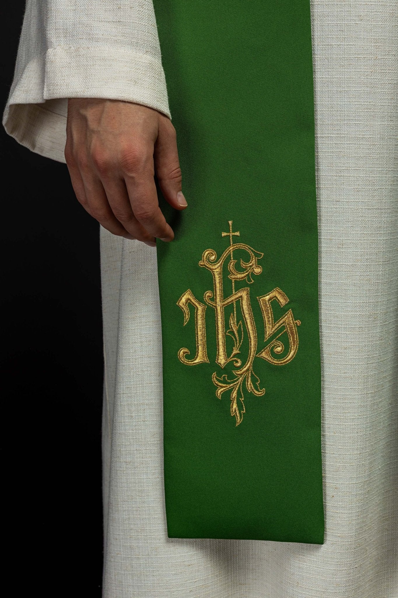 Green stole with IHS embroidery - Image 2