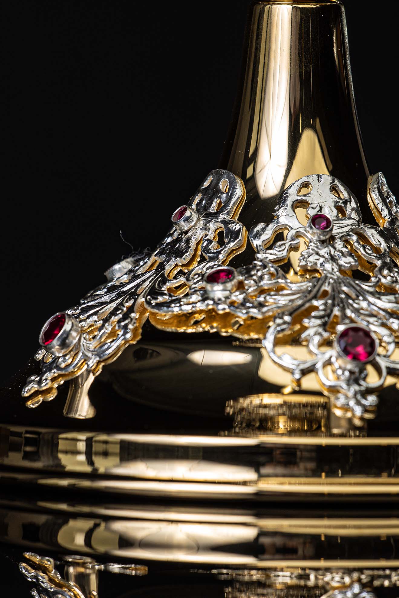 Handcrafted gilded chalice decorated with rubies - Image 6