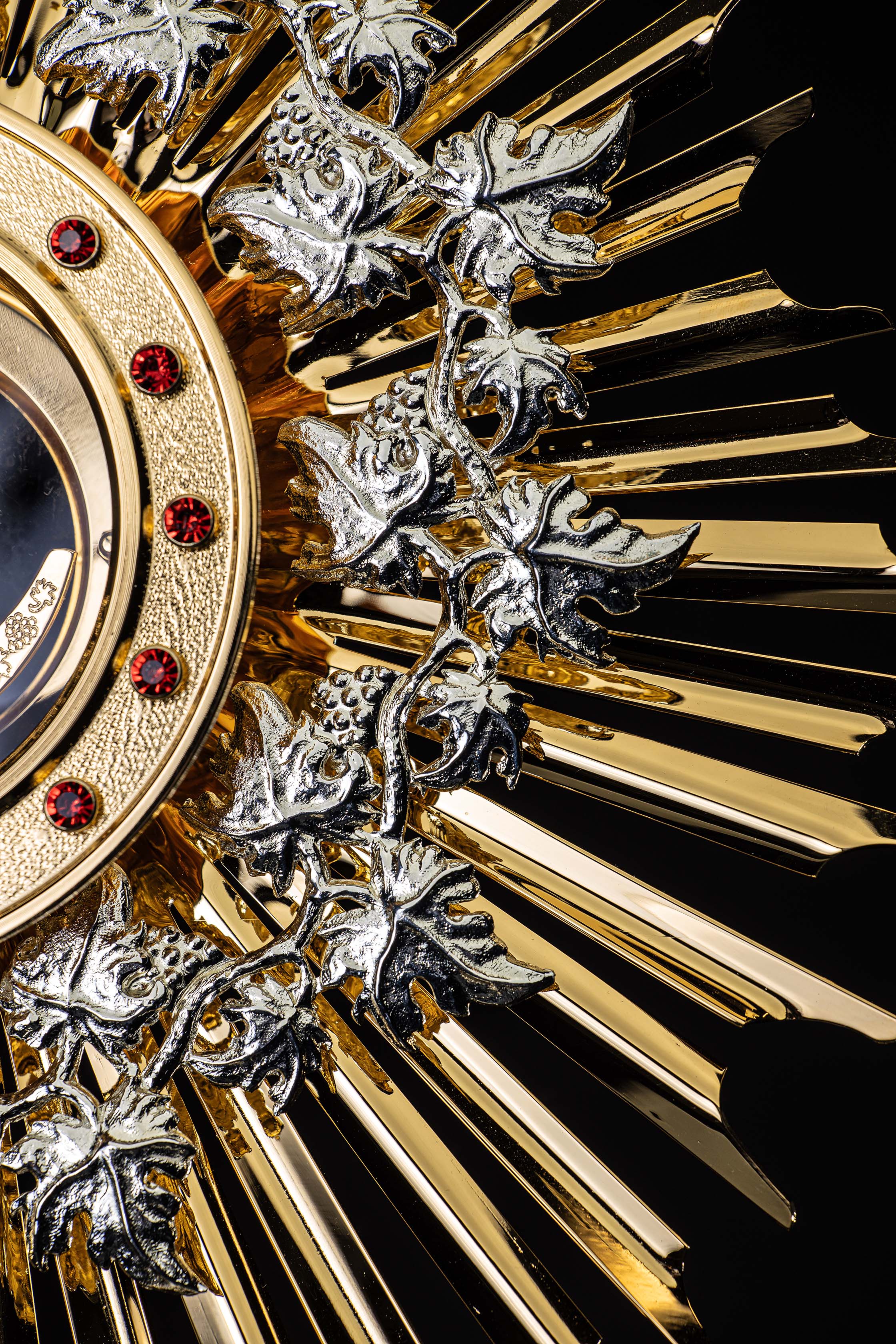 Handmade gilded brass monstrance decorated with rubies - Image 5