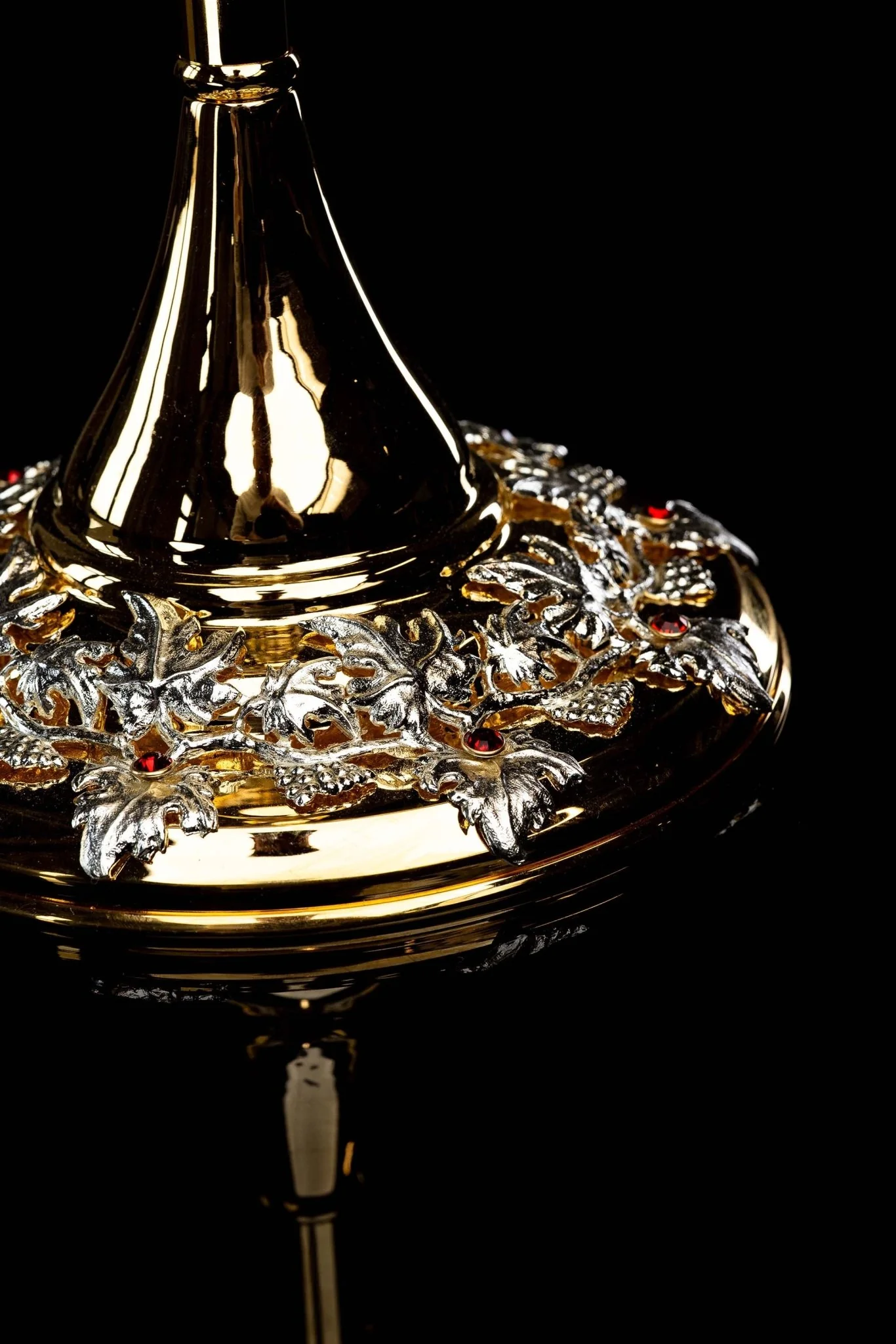 Handmade gilded brass monstrance decorated with rubies - Image 8